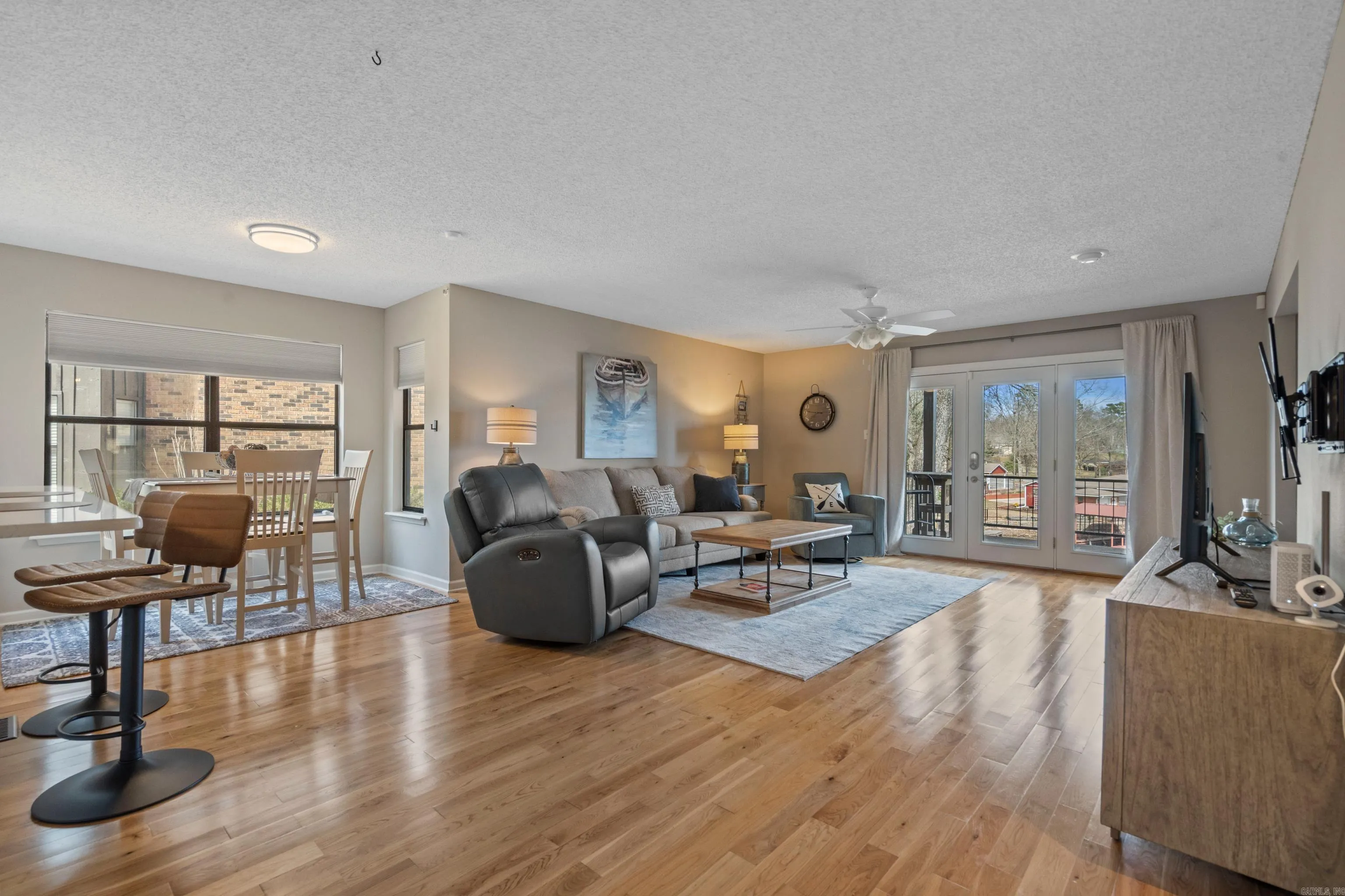 Property at 201  Daffodil - Image 20