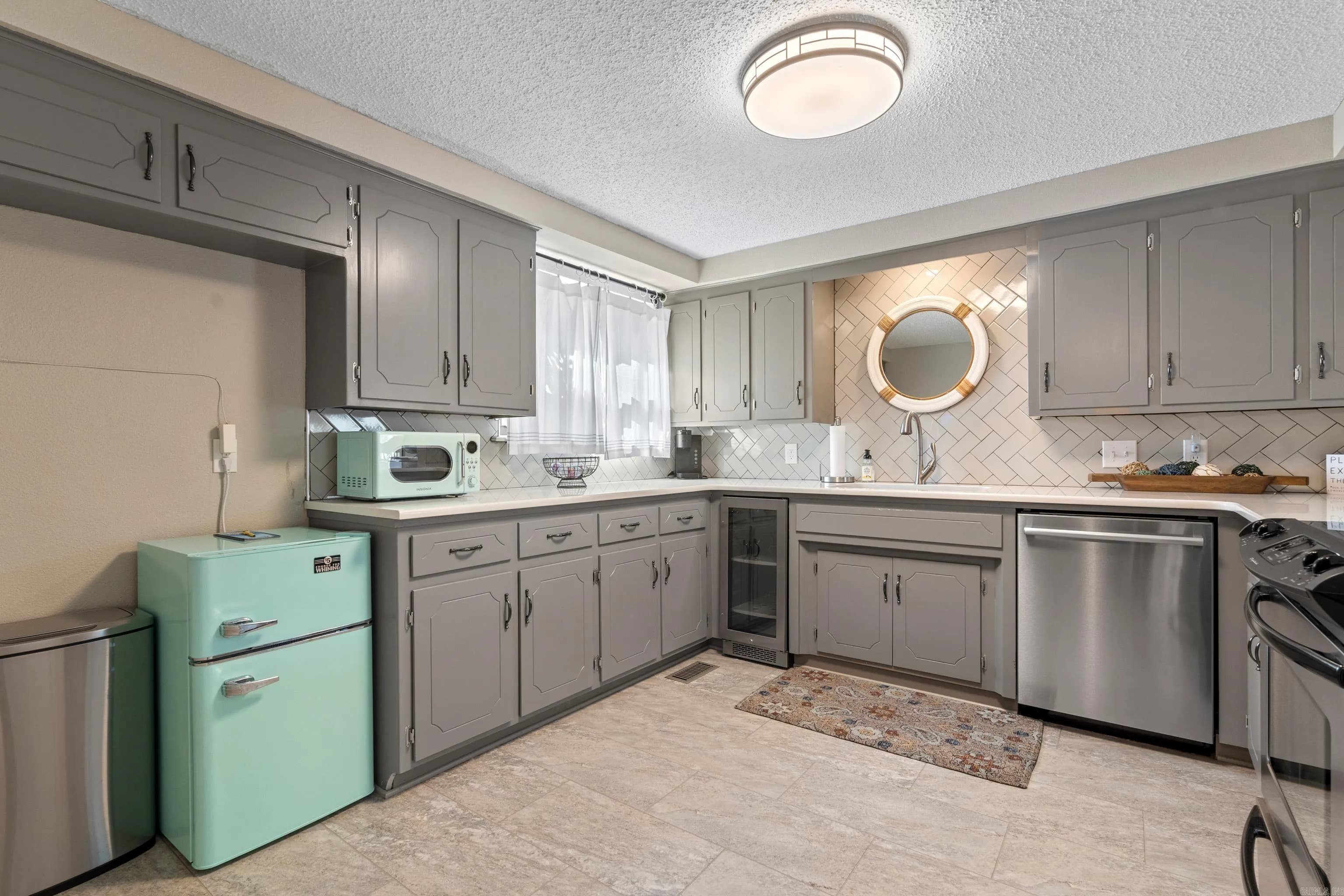 Property at 201  Daffodil - Image 28