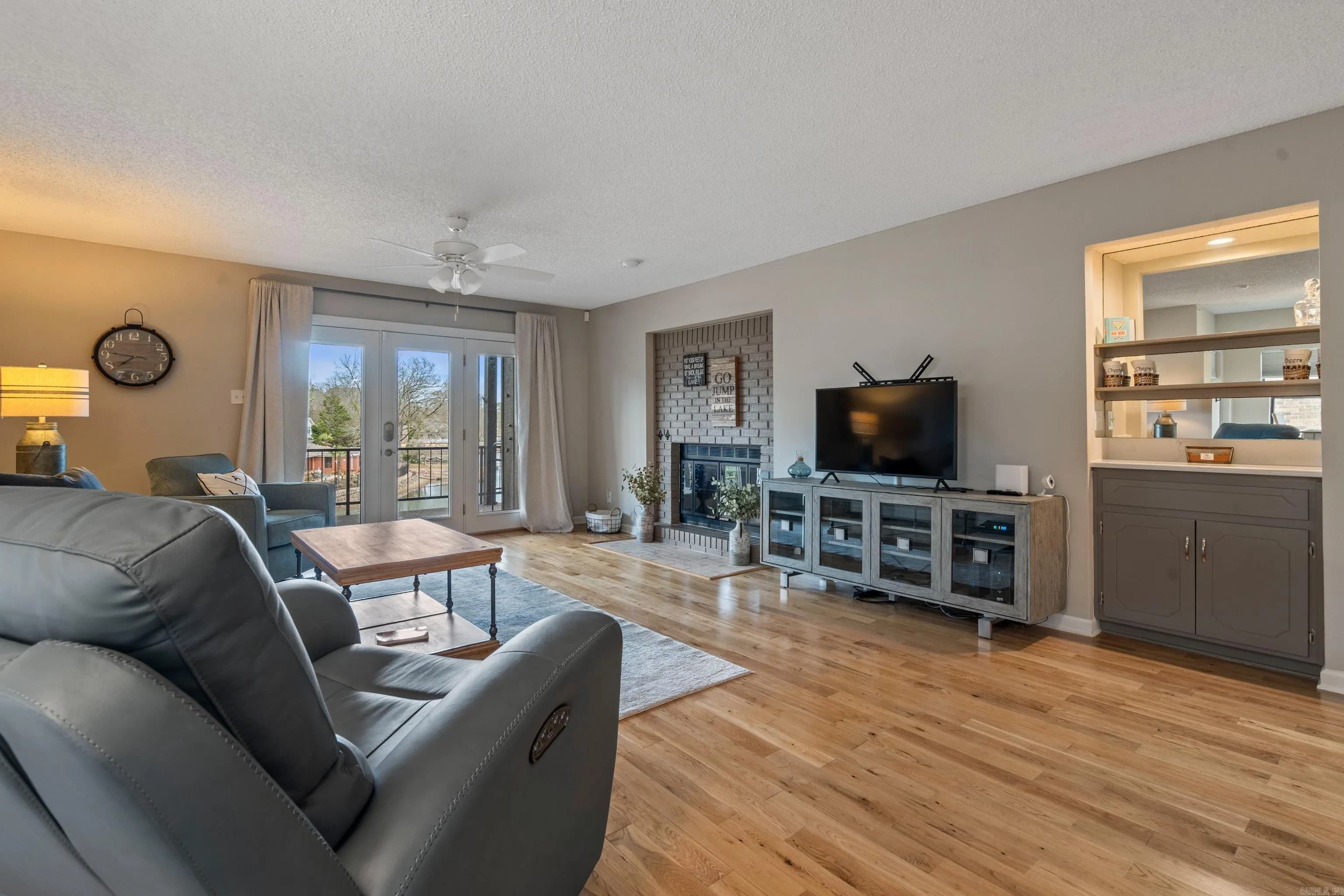 Property at 201  Daffodil - Image 21