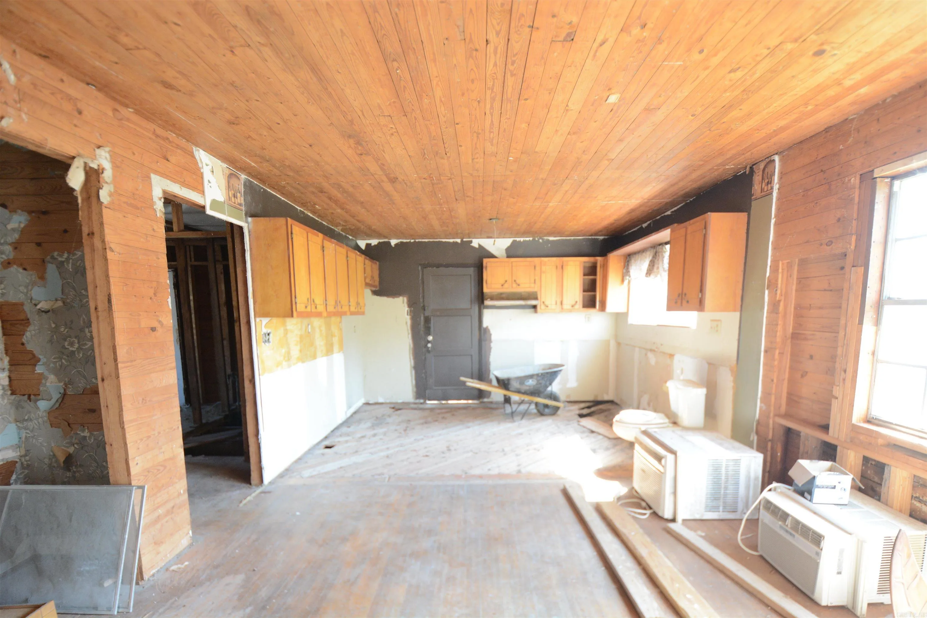 Property at 120  Nickels - Image 7