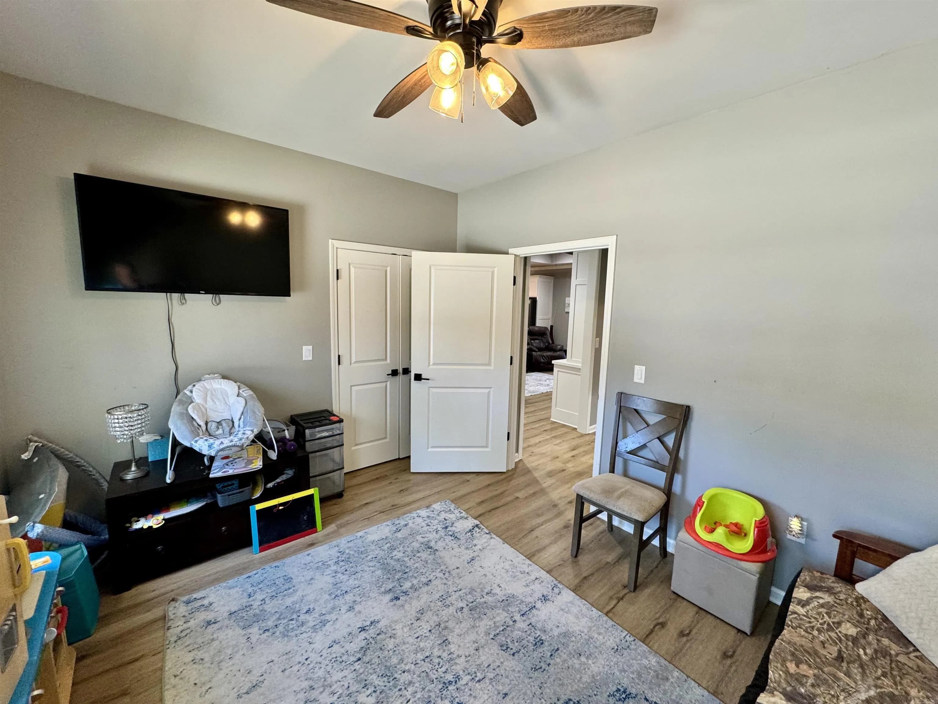 Property at 954  Oakgrove - Image 10
