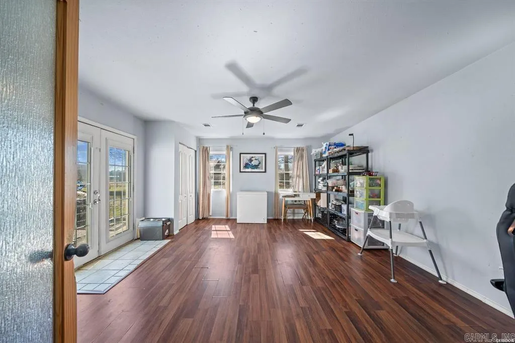 Property at 125  Avalon - Image 17