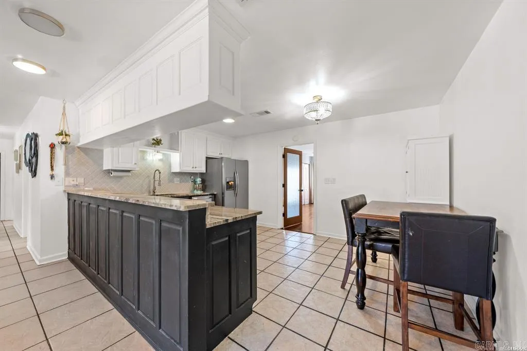 Property at 125  Avalon - Image 7