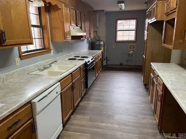 Property at 1112 E 3rd st - Image 9