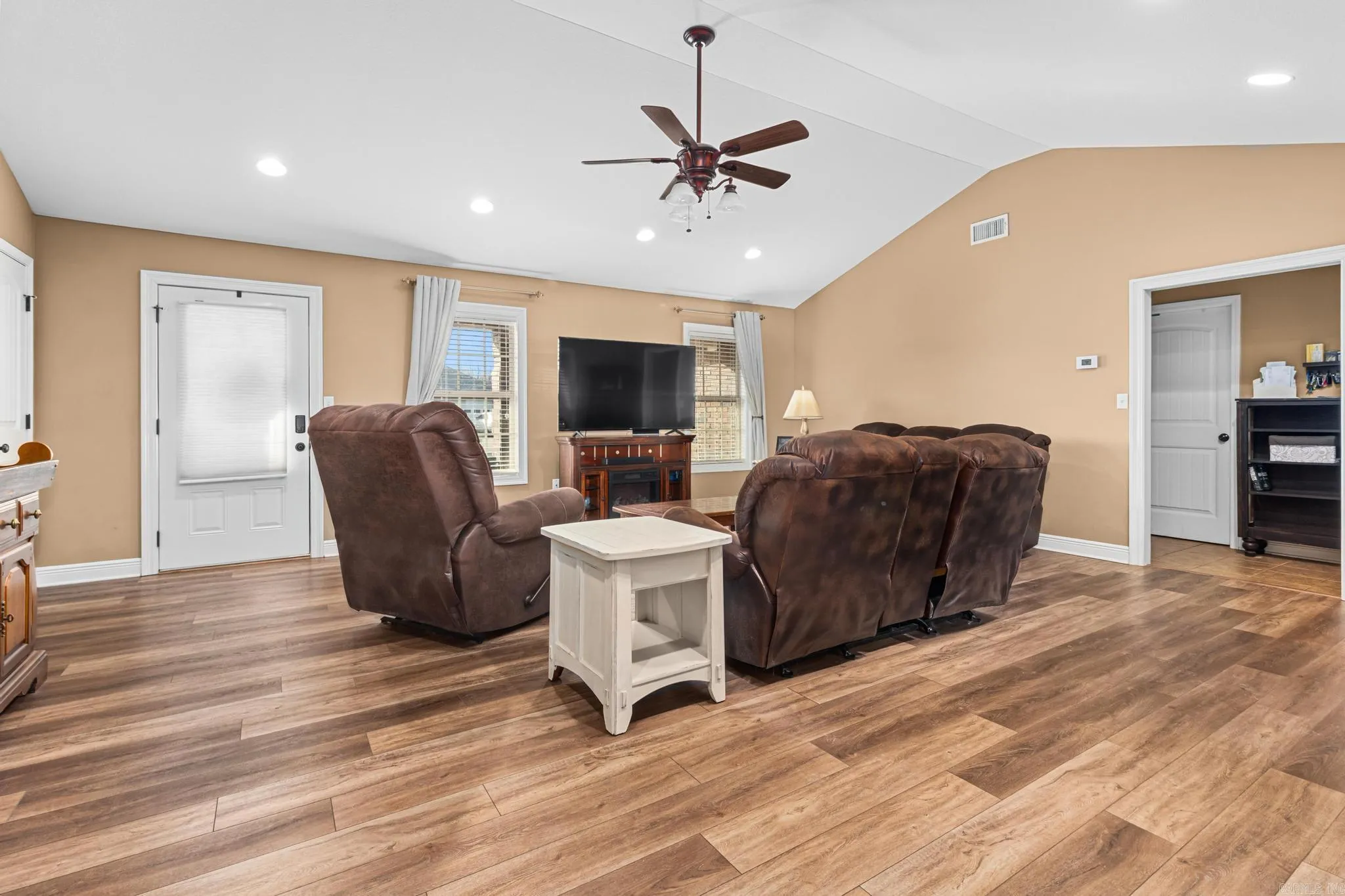 Property at 5009 S 28th street - Image 5