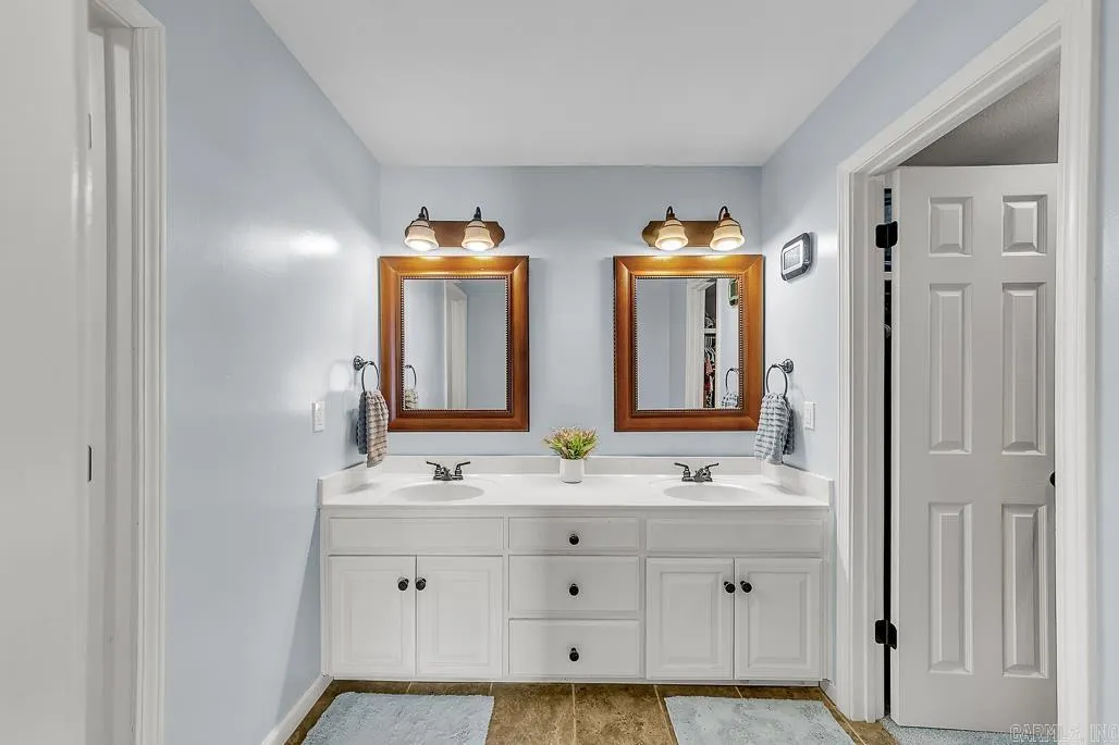 Property at 17  Wildwood - Image 31