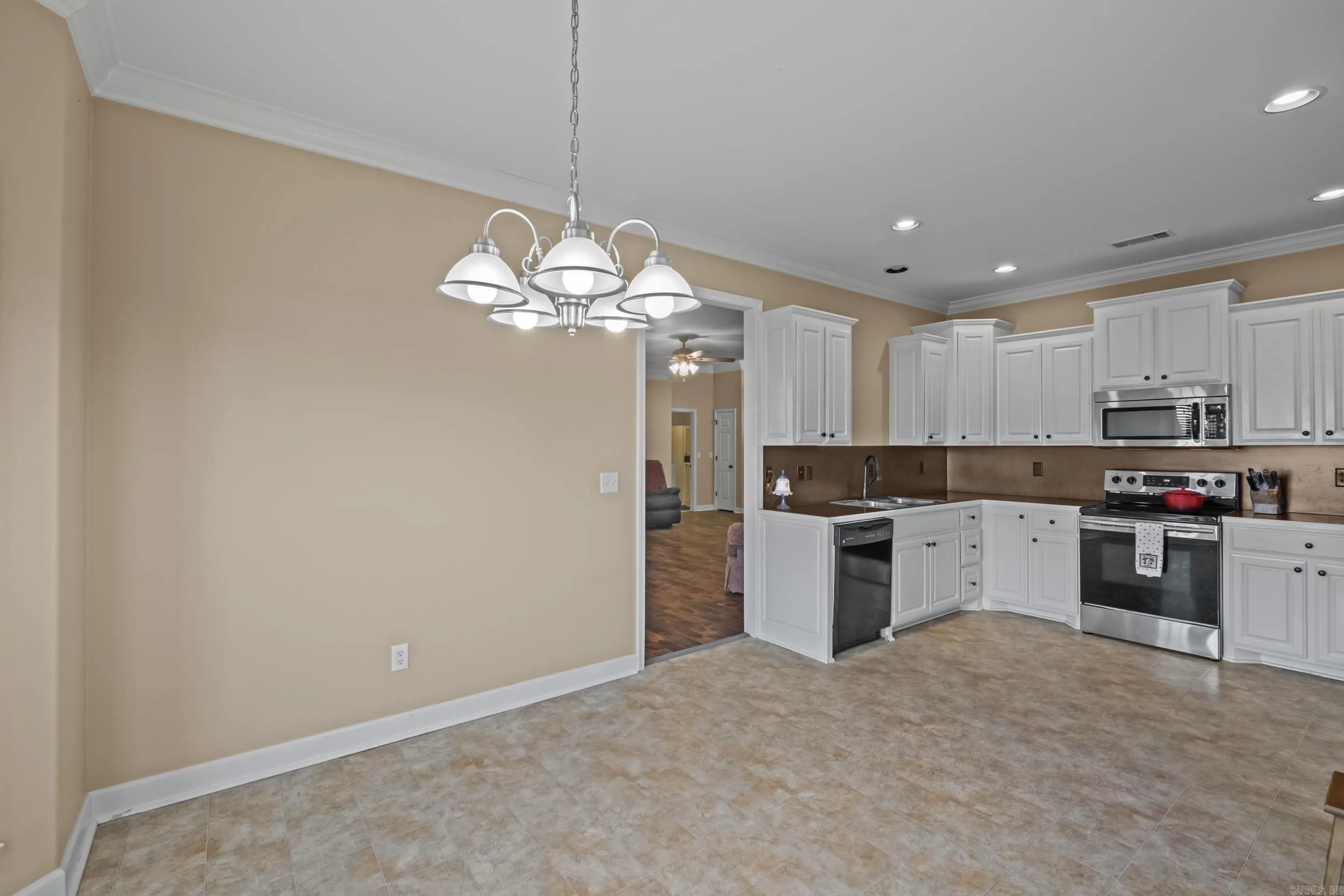 Property at 916  Greystone - Image 13