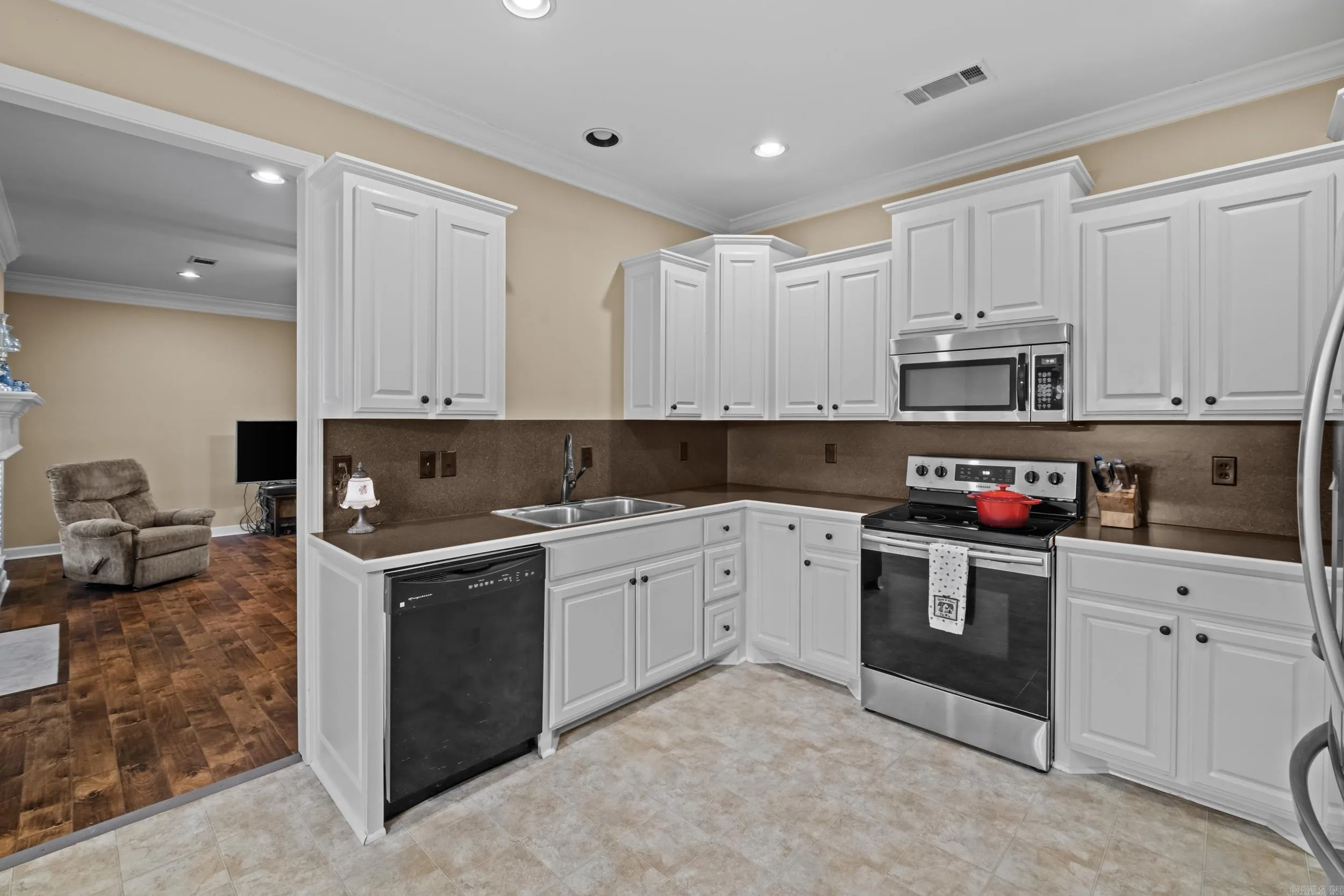 Property at 916  Greystone - Image 10