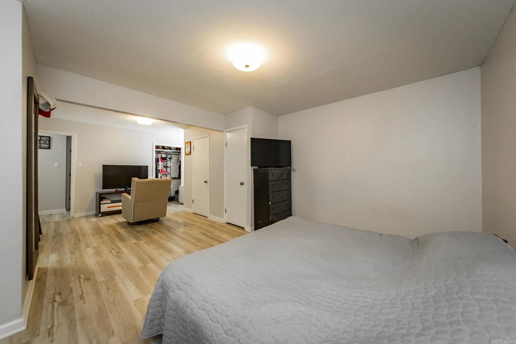 Property at 2322  Southgate - Image 14