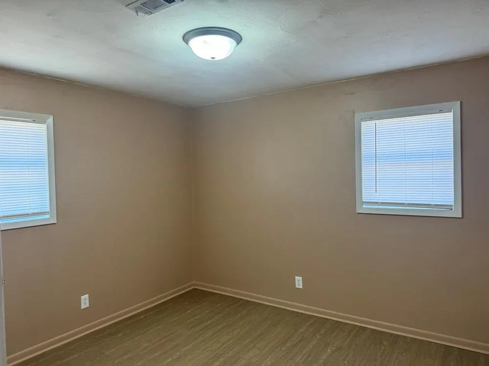 Property at 128  Hiawatha - Image 9