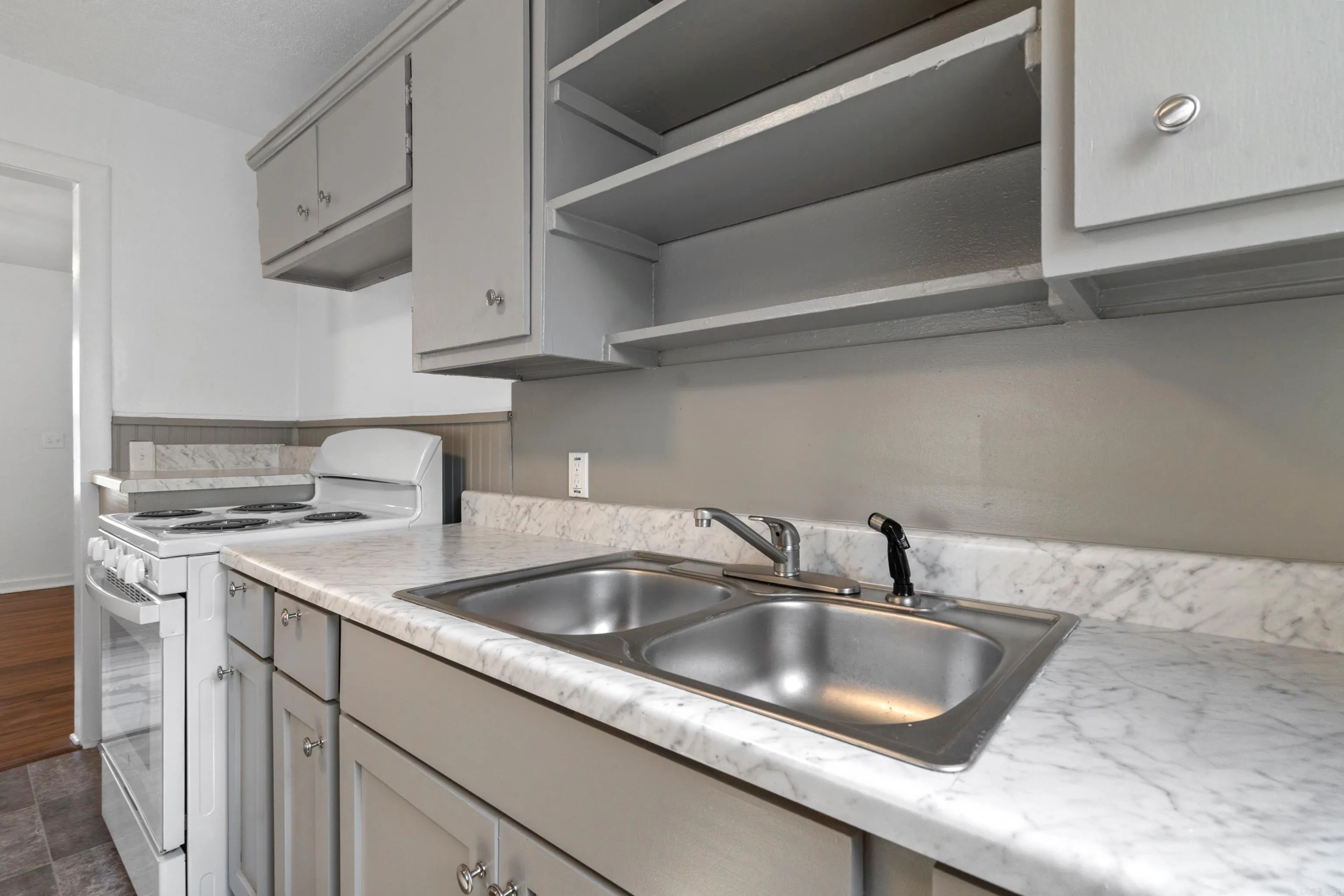 Property at 1501 E Highland - Image 13