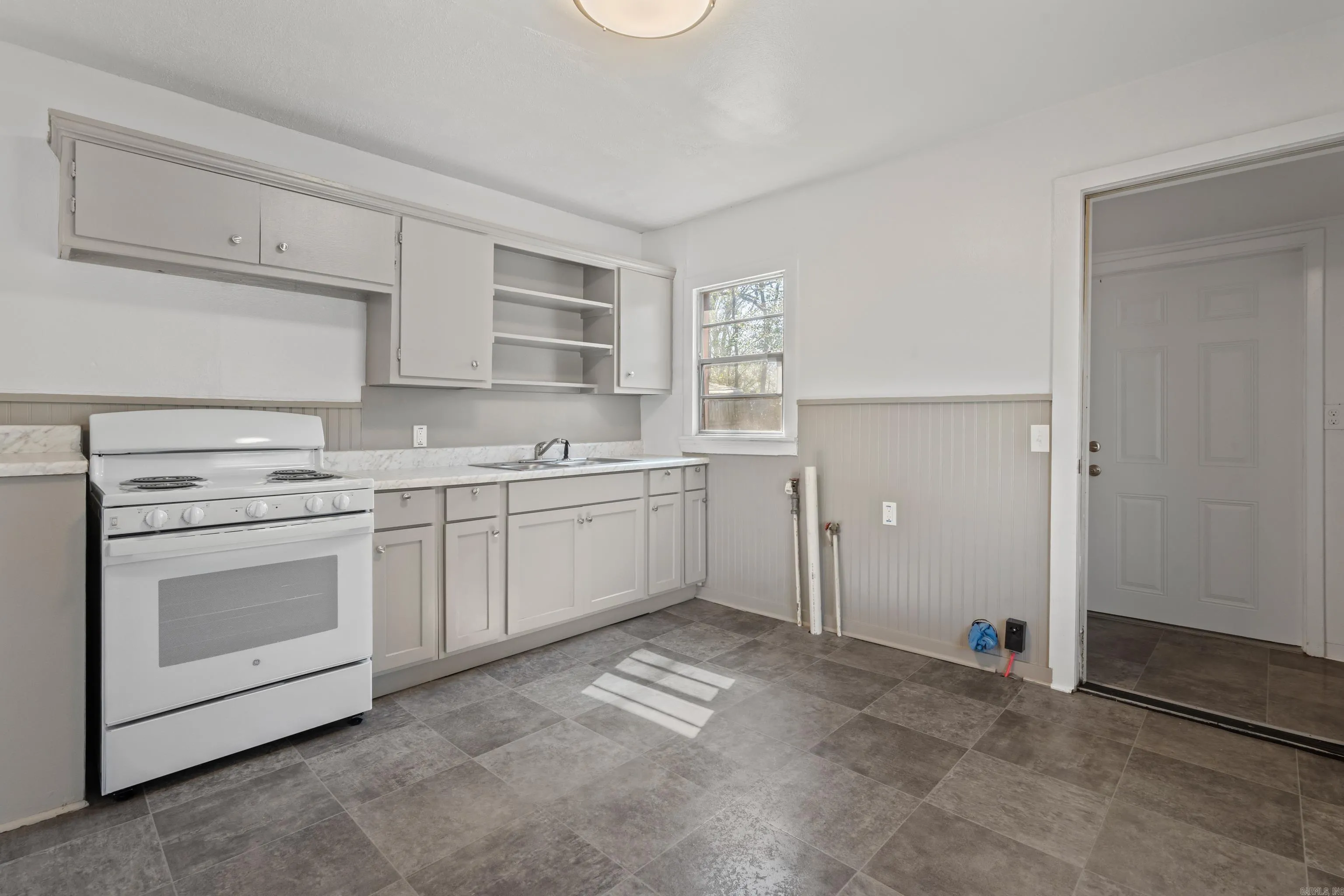 Property at 1501 E Highland - Image 10