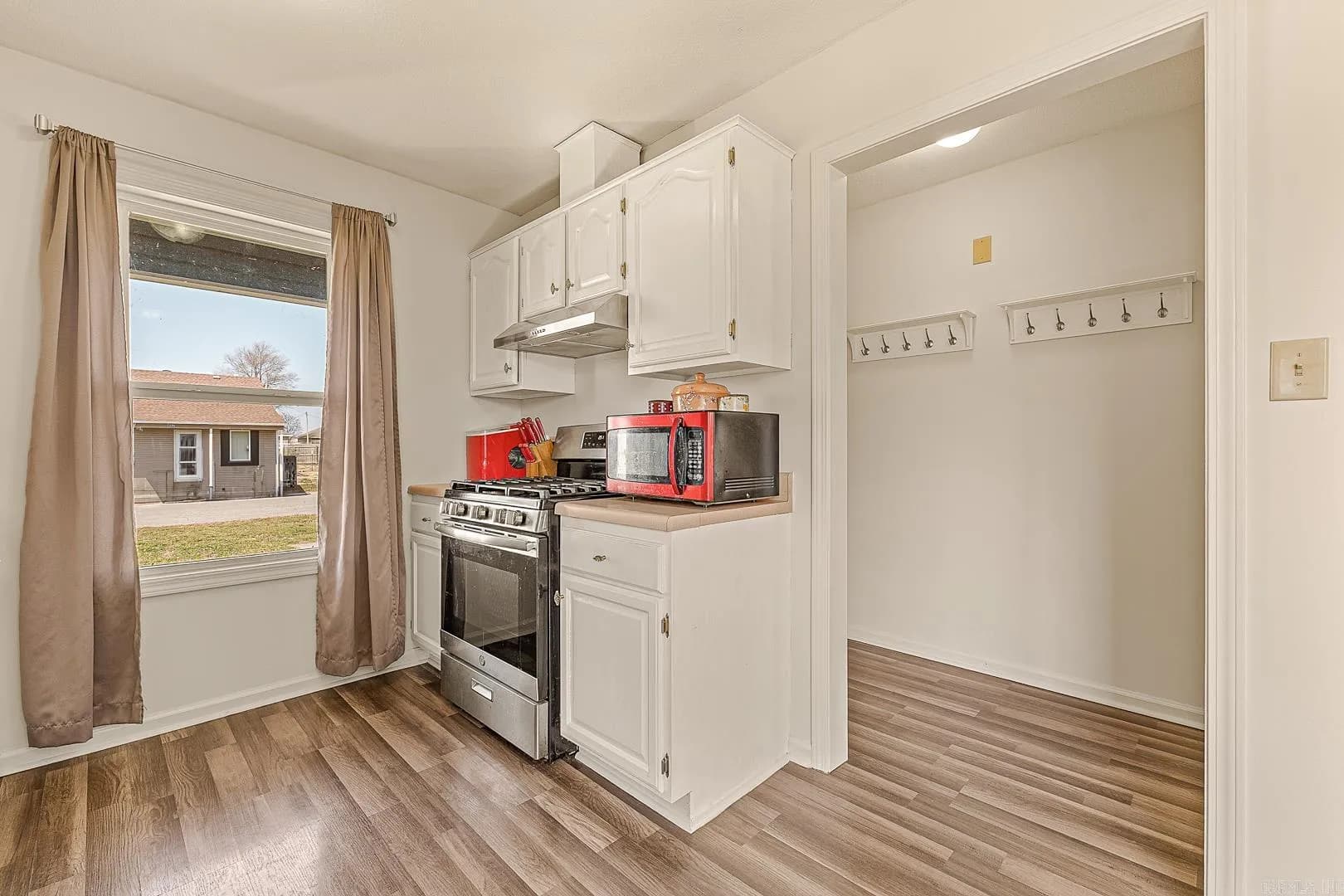 Property at 403  Jones - Image 4