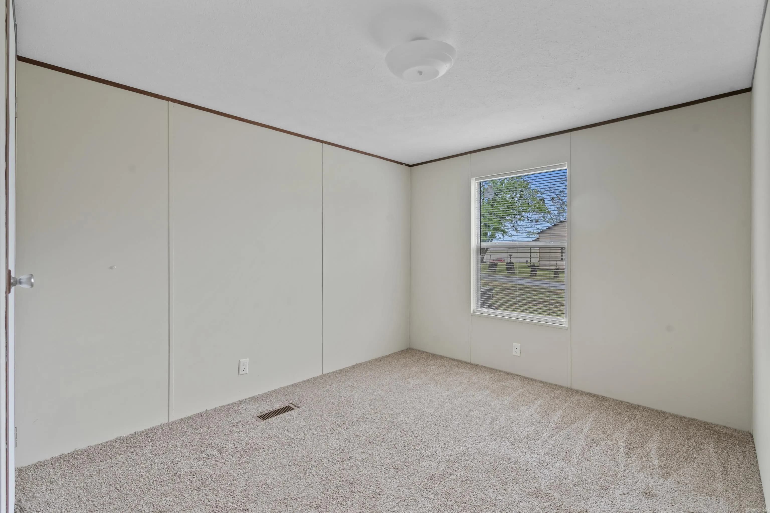 Property at 201  6th - Image 19