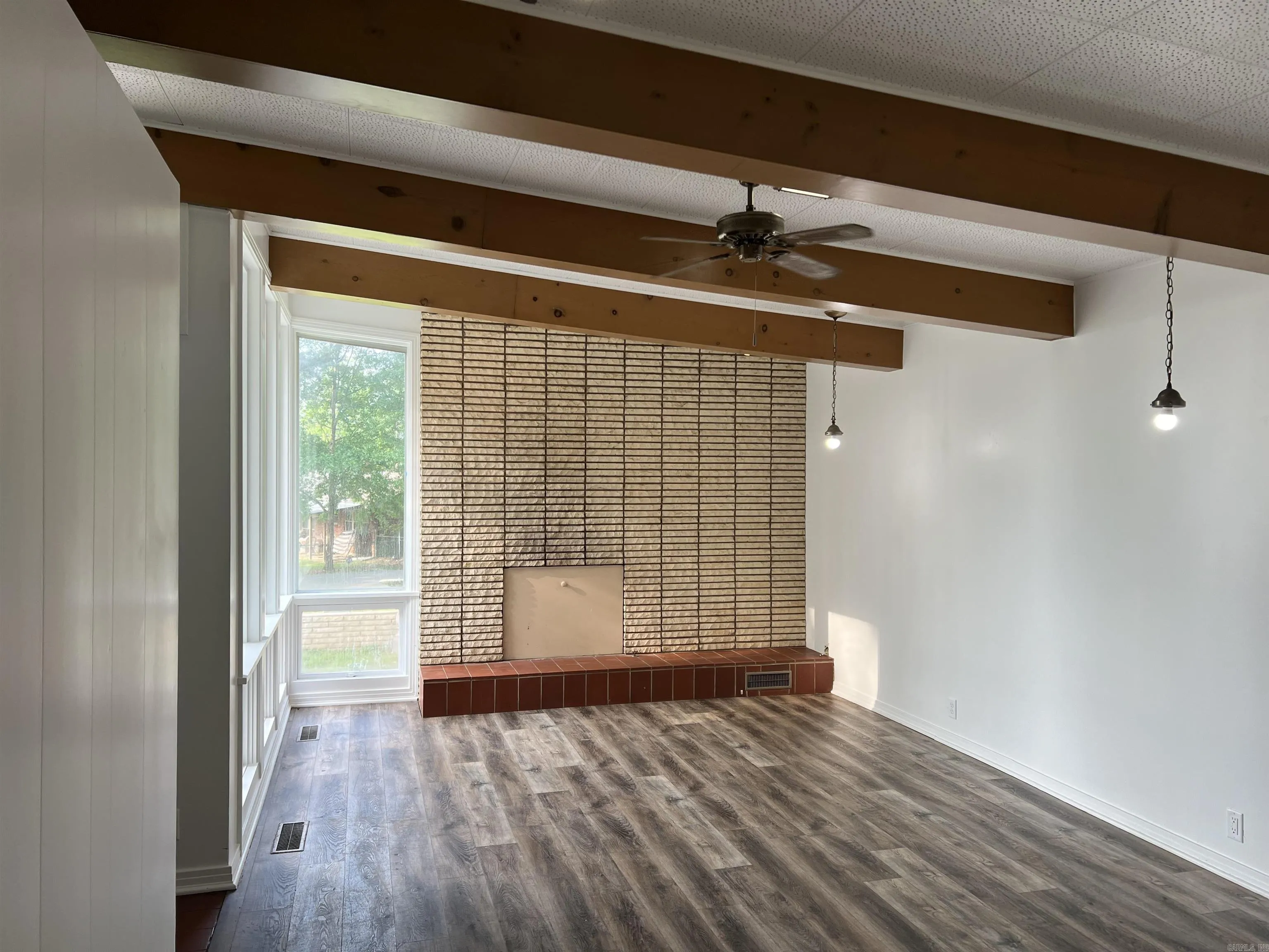 Property at 610  Carter - Image 3