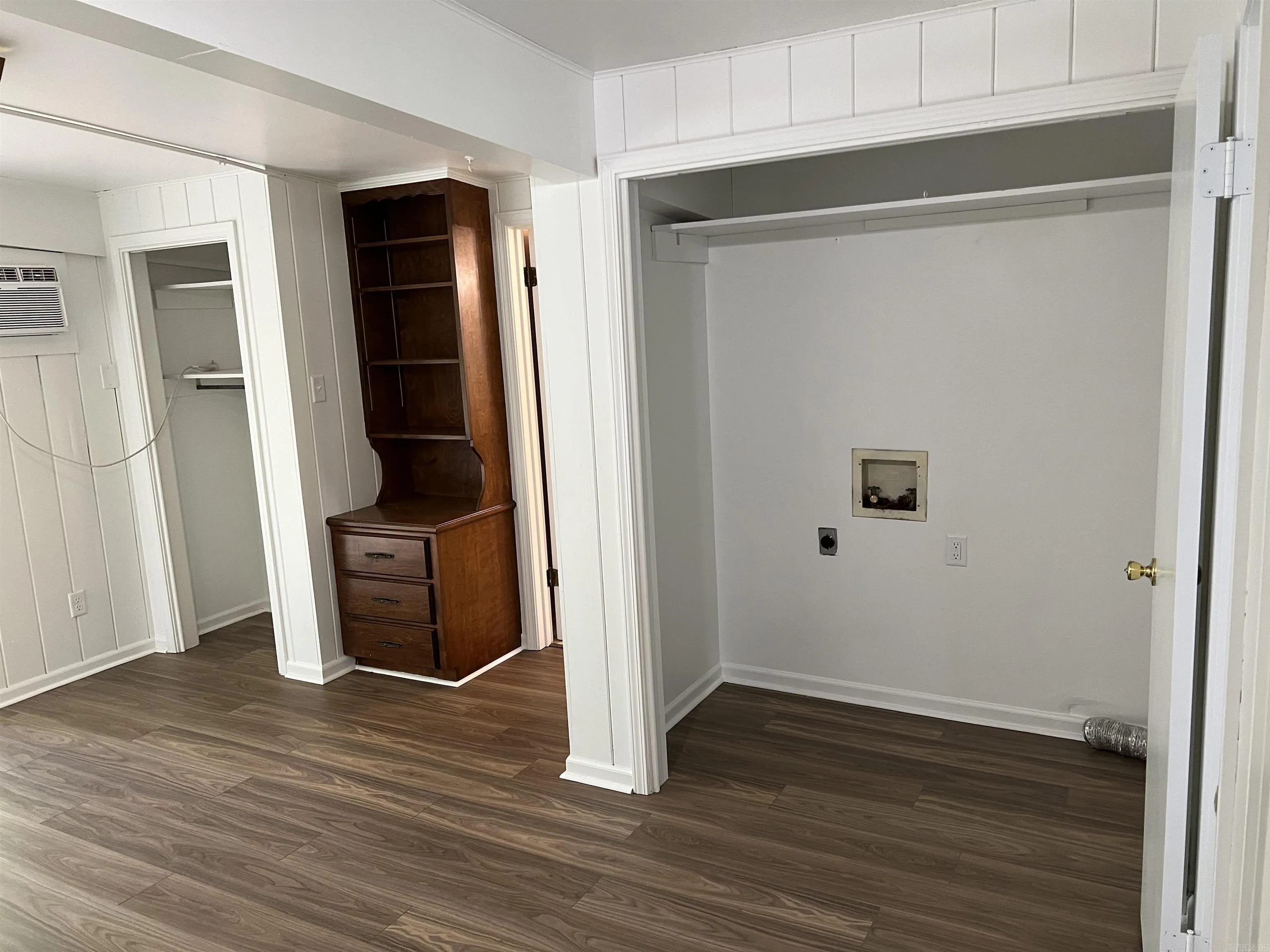 Property at 610  Carter - Image 12