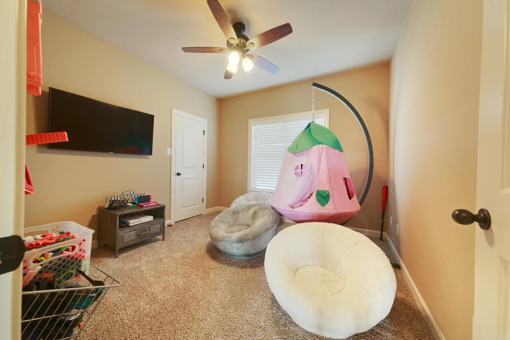 Property at 1546  Cypress - Image 44