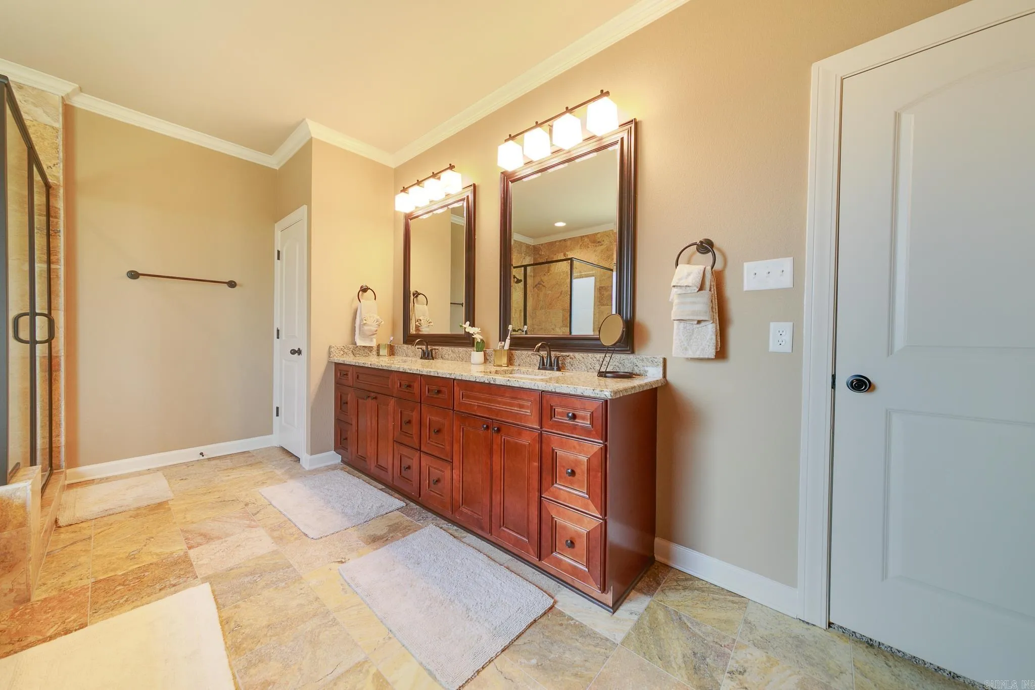 Property at 1546  Cypress - Image 33