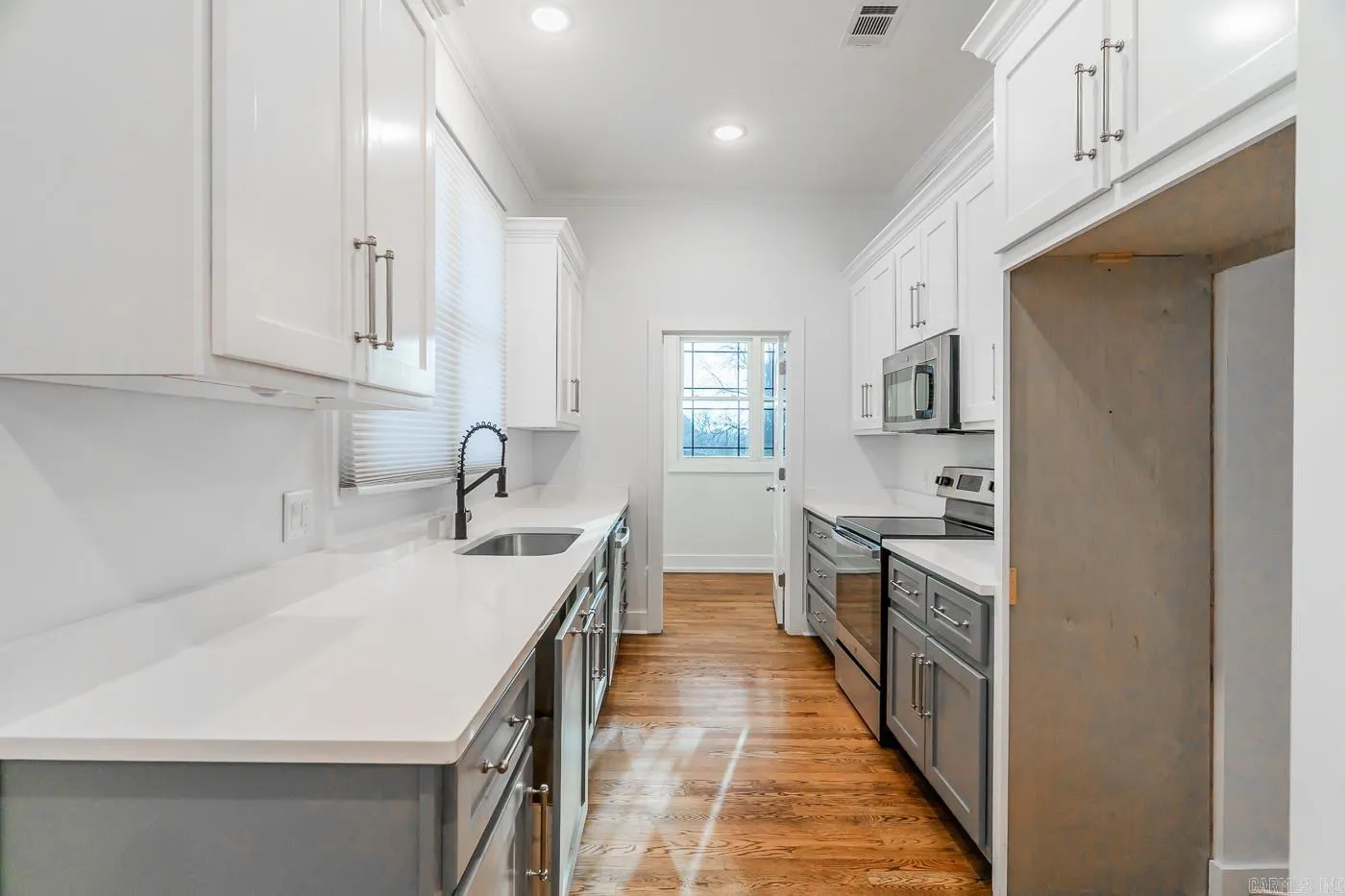 Property at 1424 S Church - Image 11