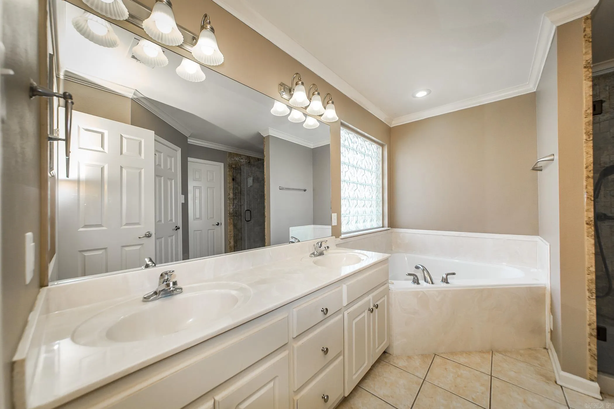 Property at 16  Sarah beth - Image 19
