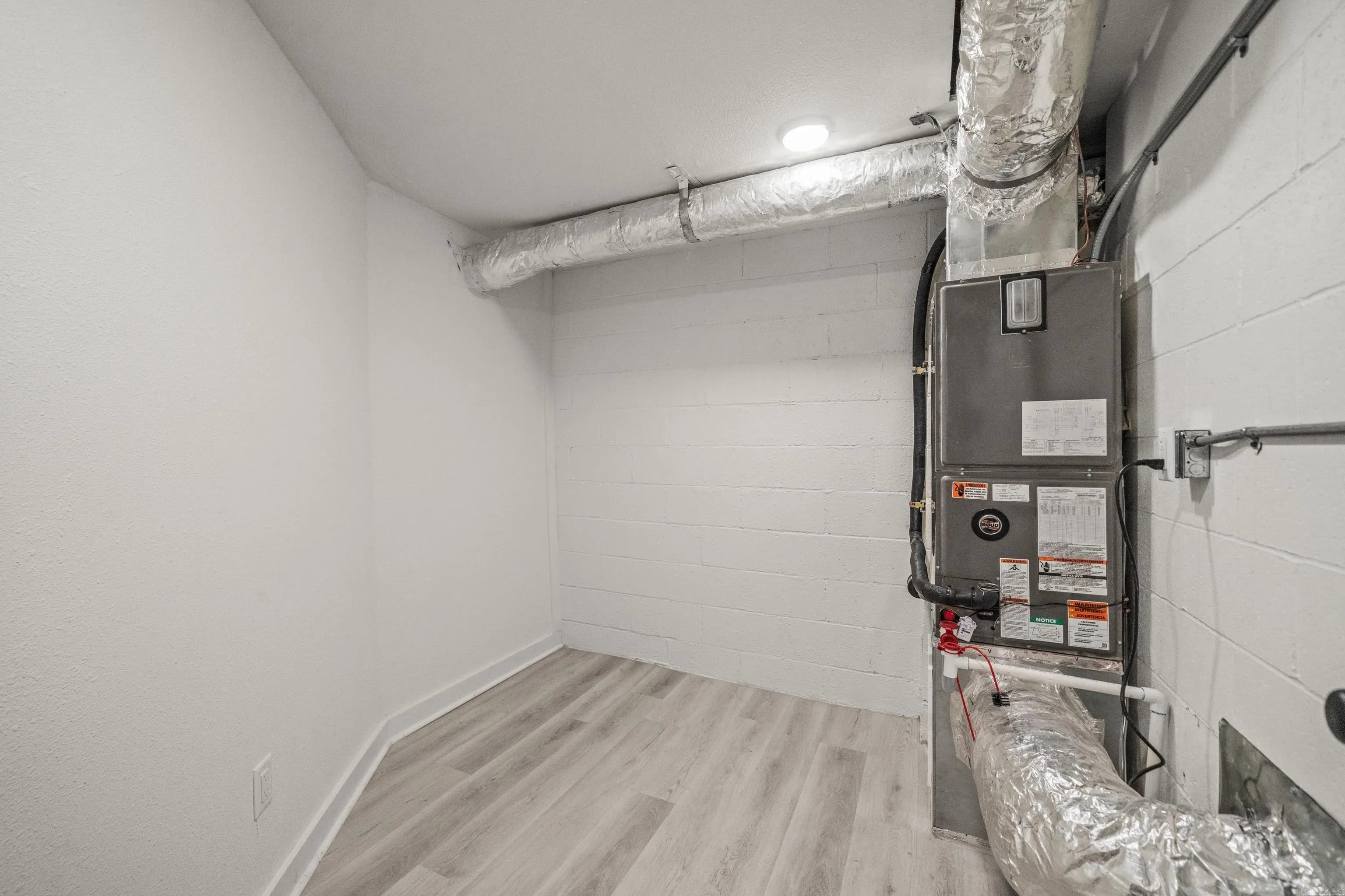Property at 121  Parkwood - Image 21
