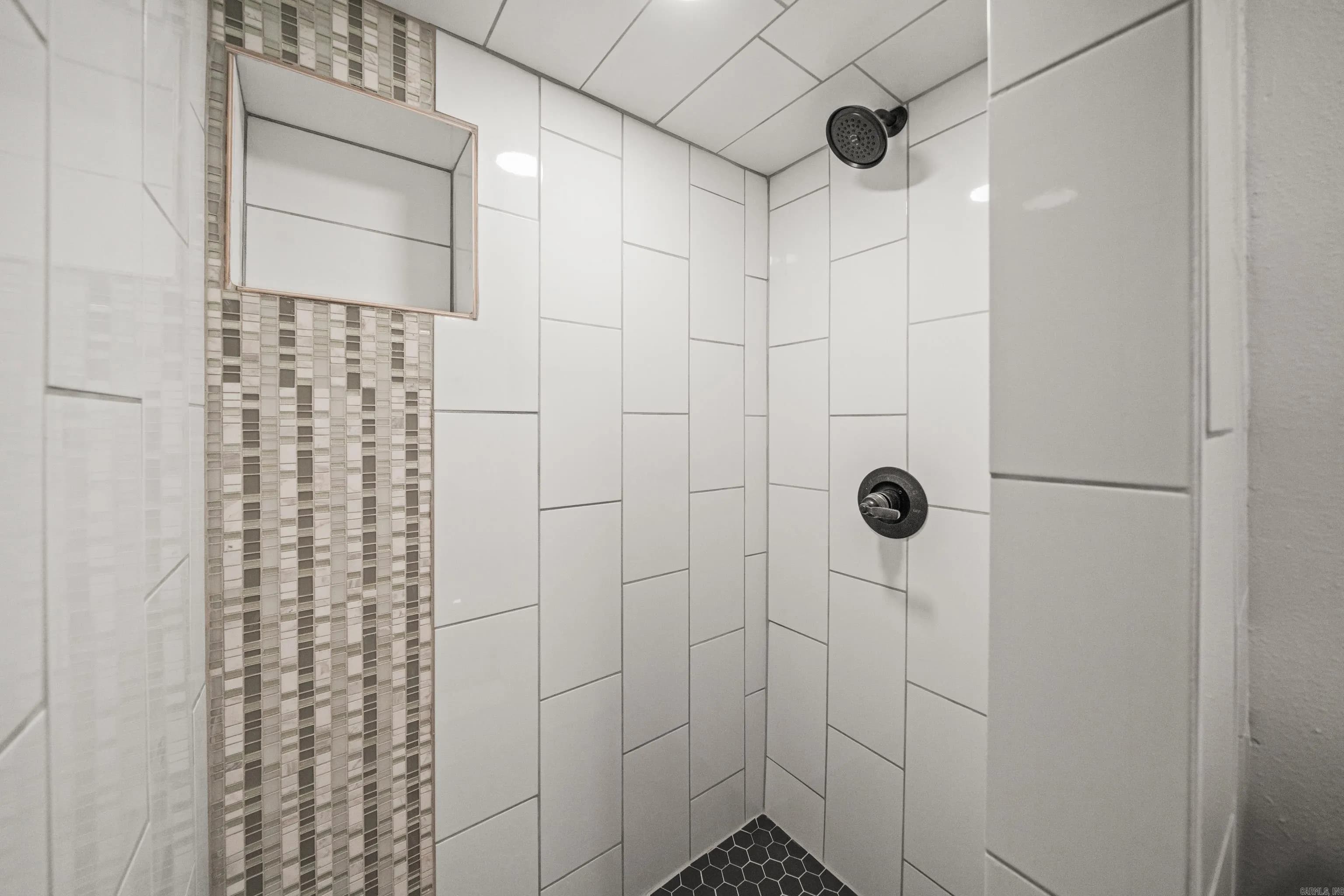 Property at 121  Parkwood - Image 25
