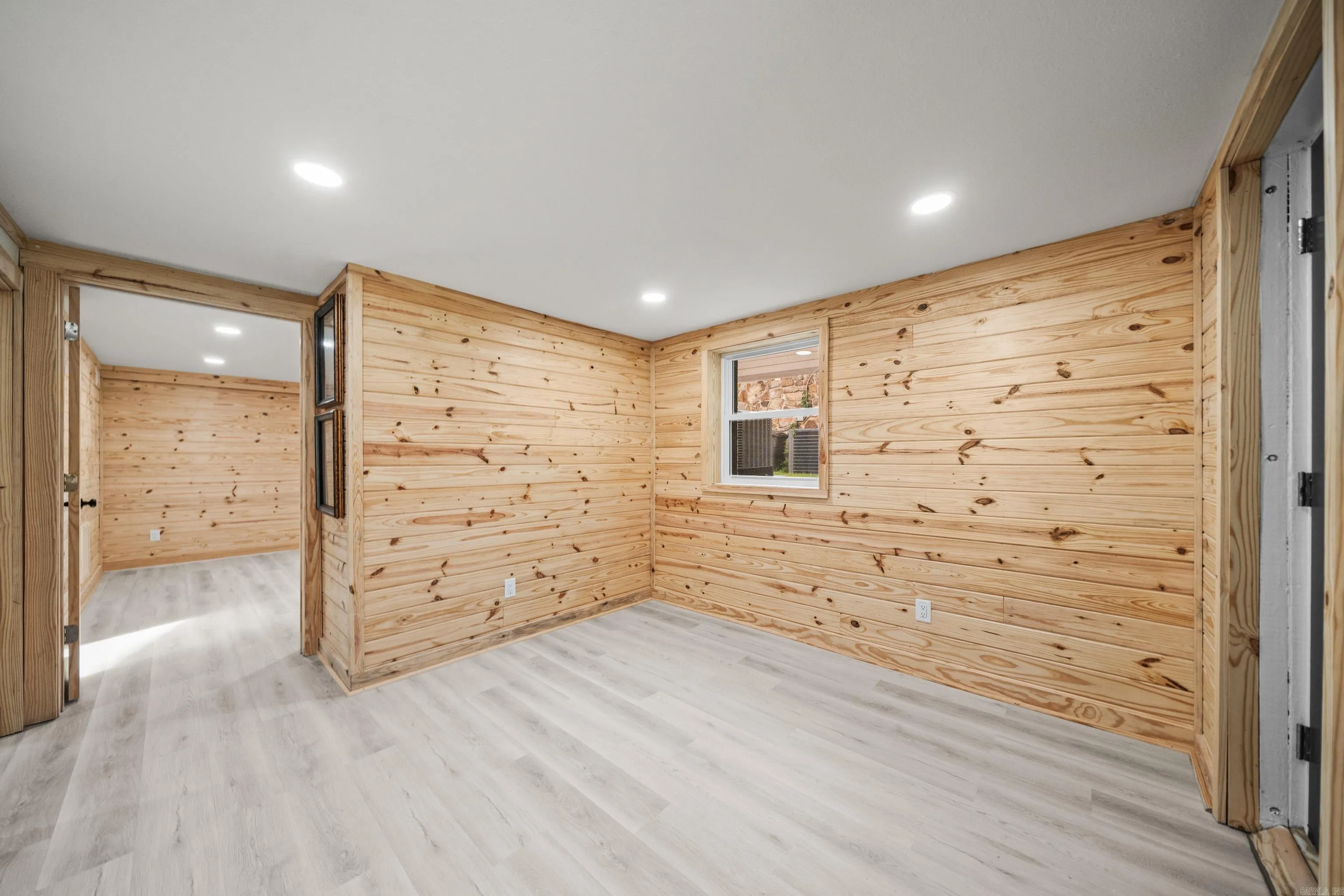 Property at 121  Parkwood - Image 26