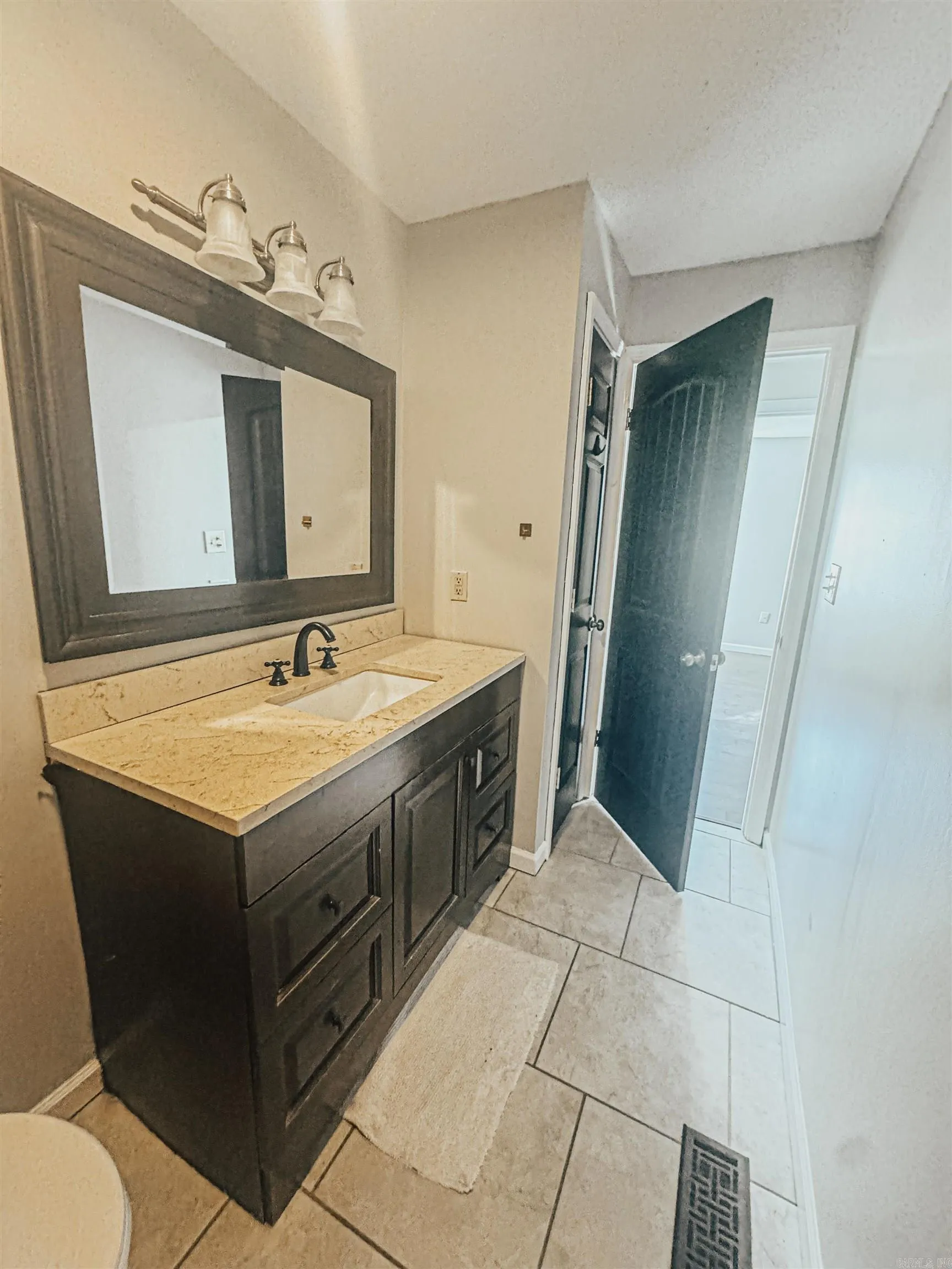 Property at 1252  Wade - Image 13