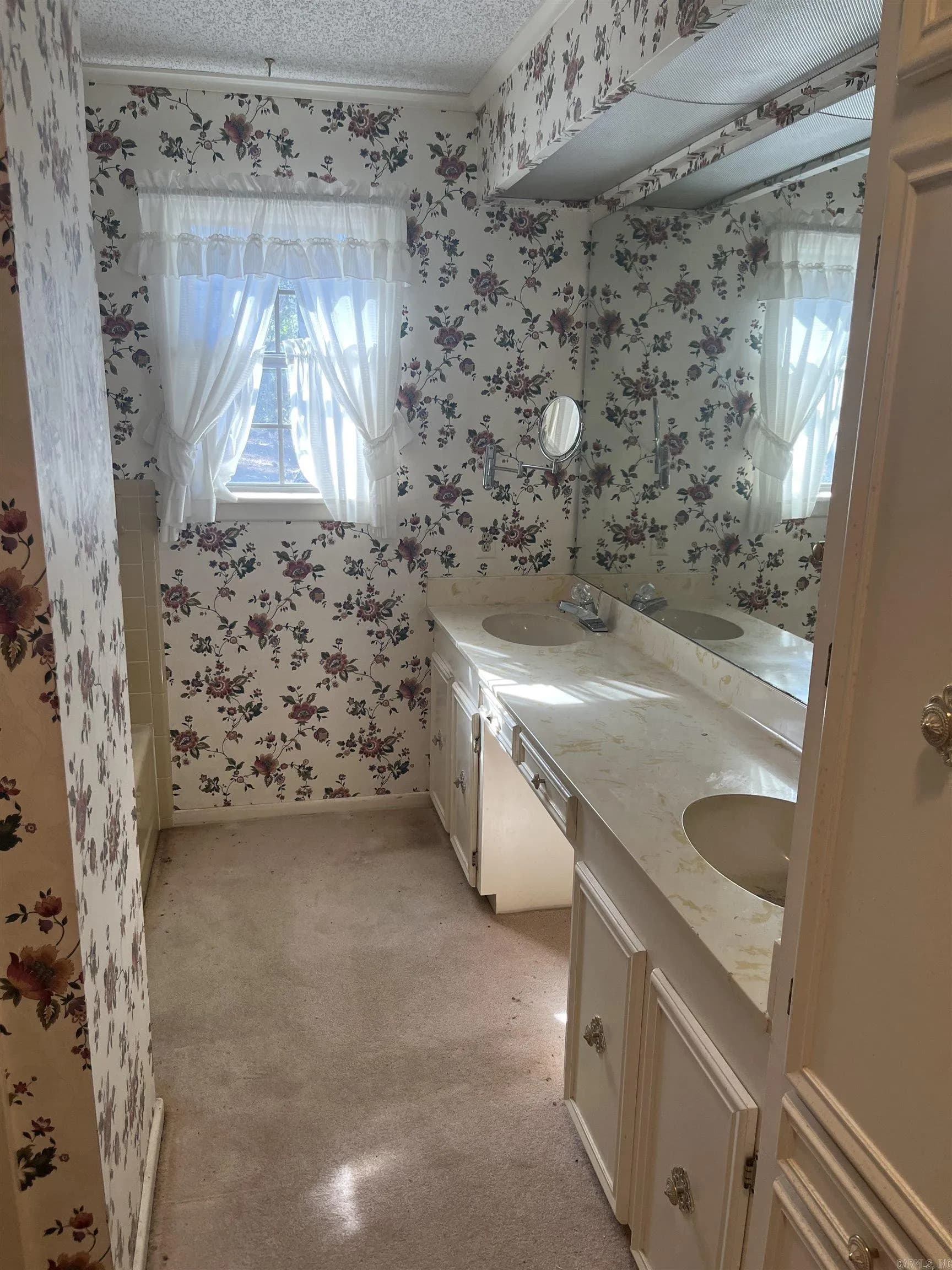 Property at 224  Chinquepin - Image 11