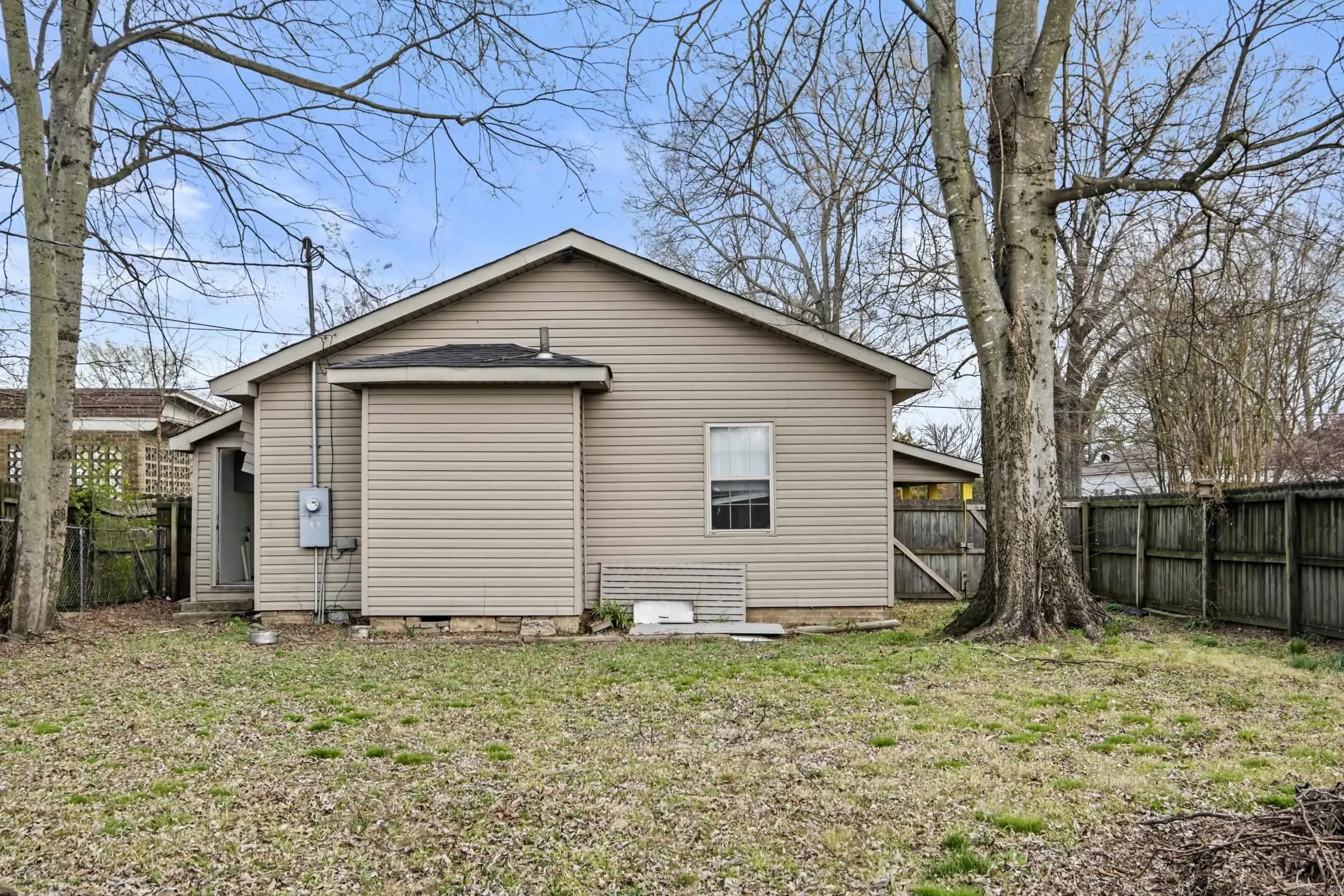 Property at 203 N Elm - Image 22