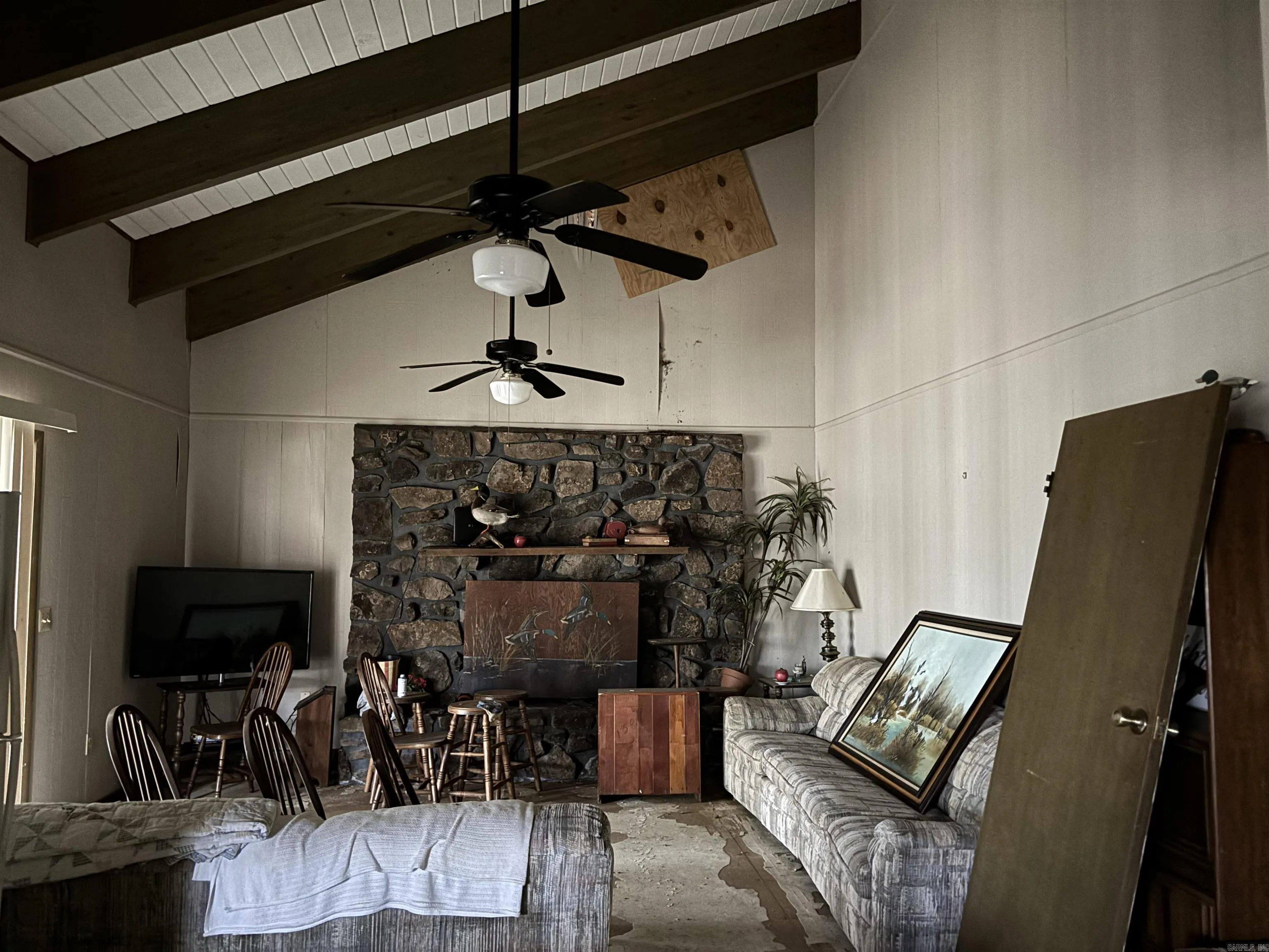 Property at 416  Mockingbird - Image 4