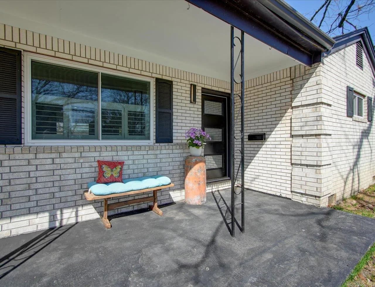 Property at 1727  Summer - Image 4
