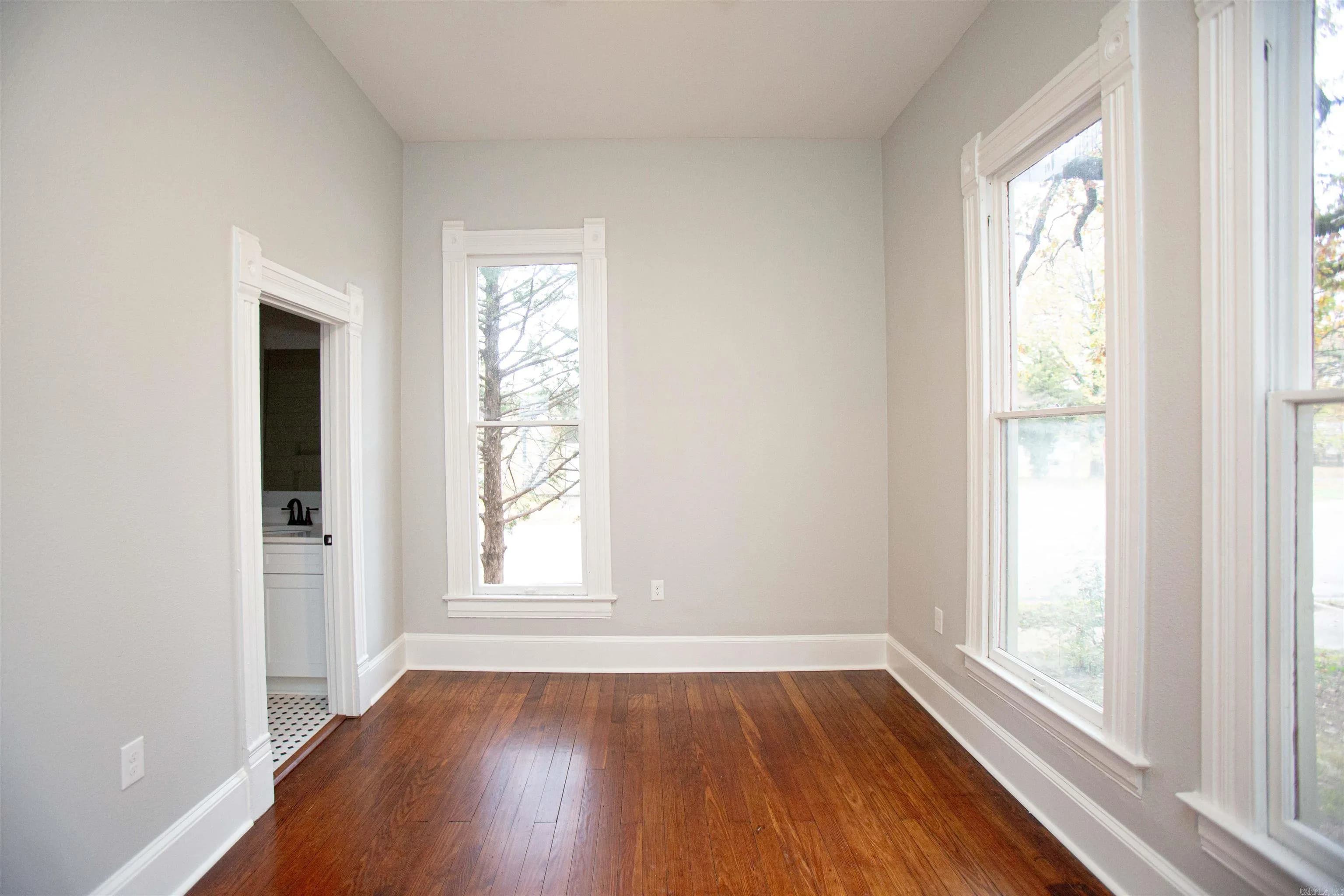 Property at 1523  Marshall - Image 11