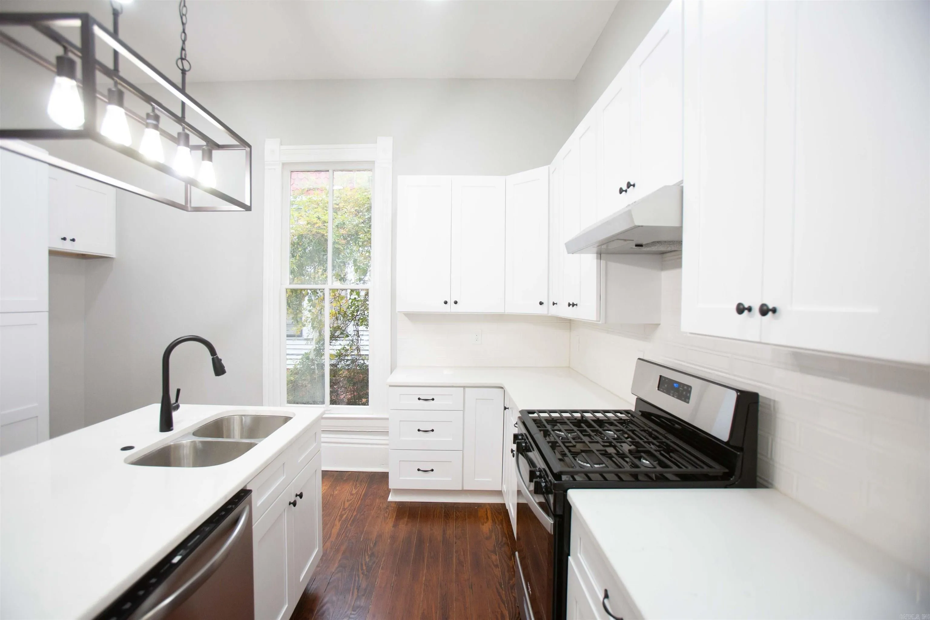 Property at 1523  Marshall - Image 7