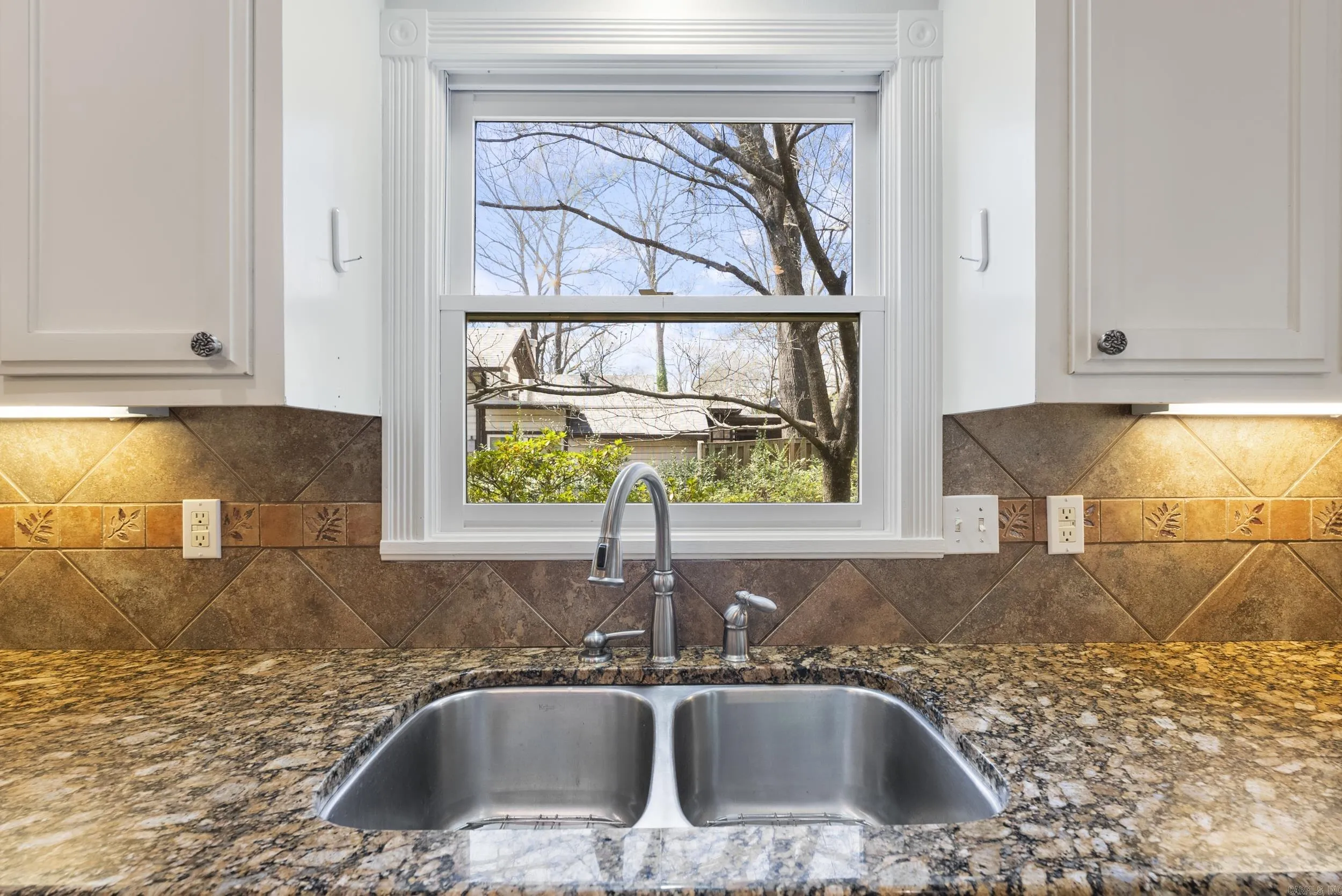 Property at 1204  Winfield - Image 16