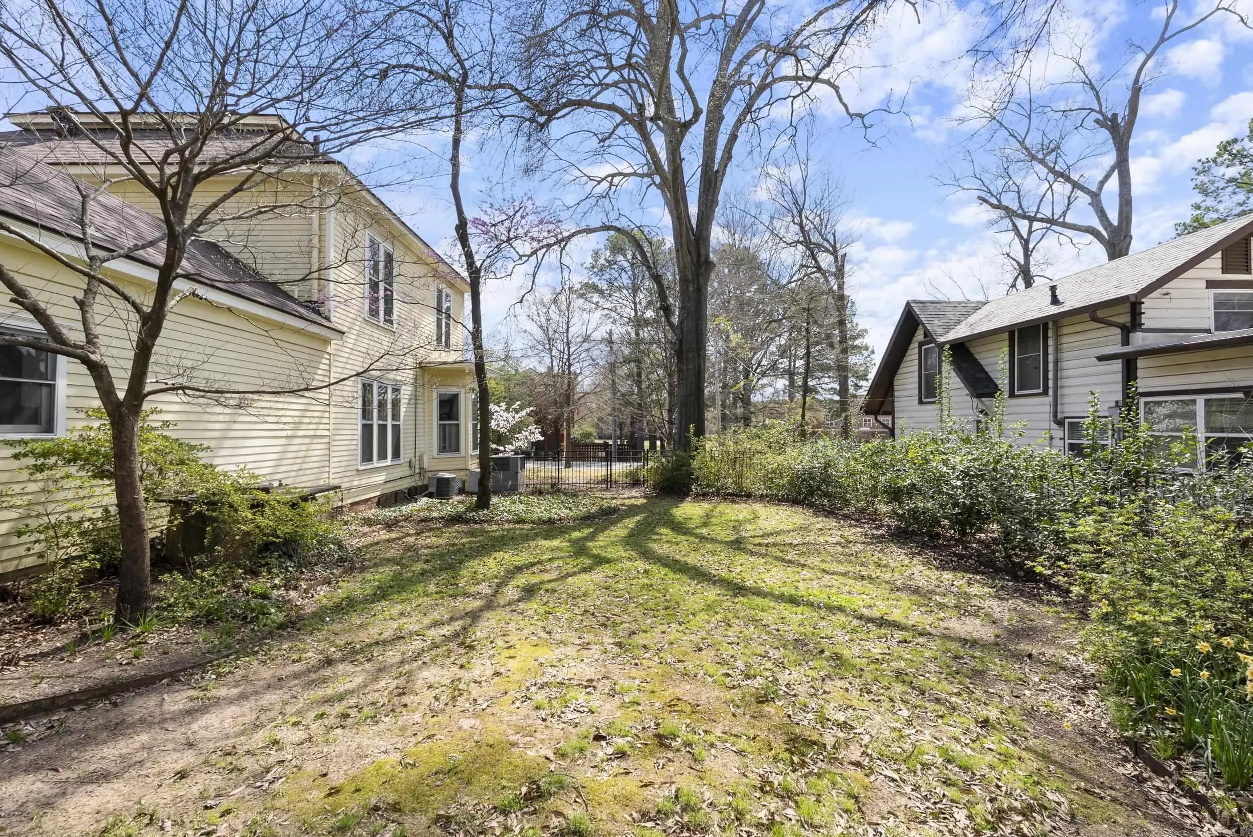 Property at 1204  Winfield - Image 37