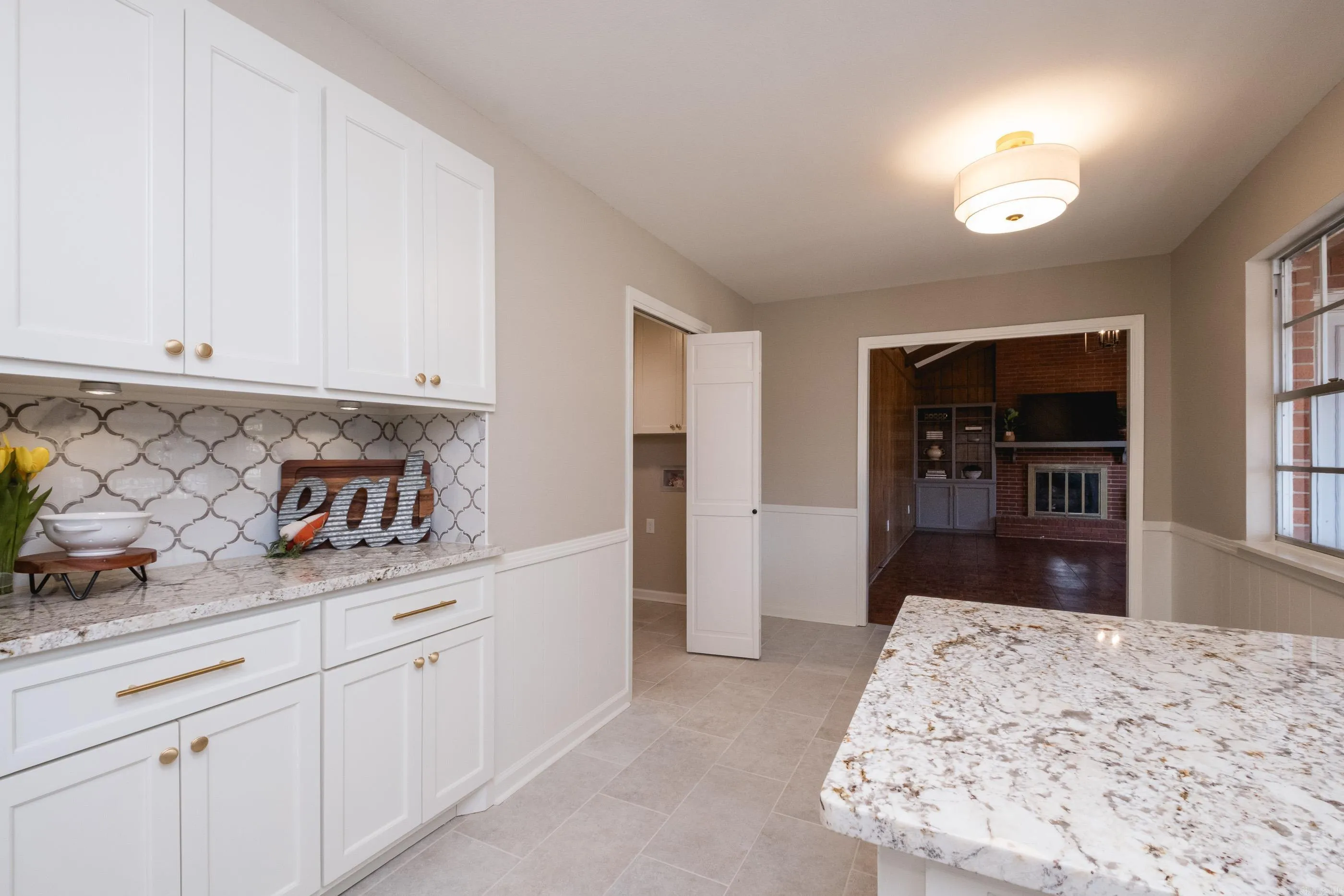 Property at 1309  Winnebago - Image 17
