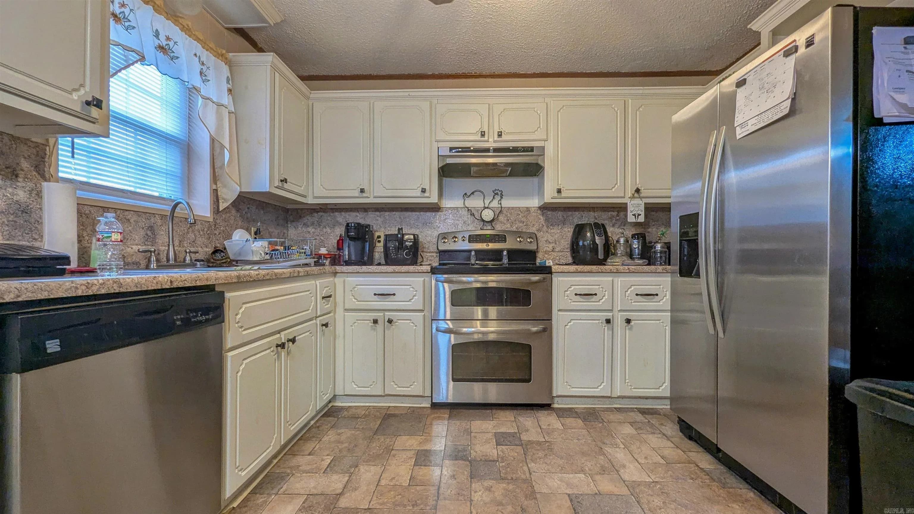 Property at 811  Strawfloor - Image 6