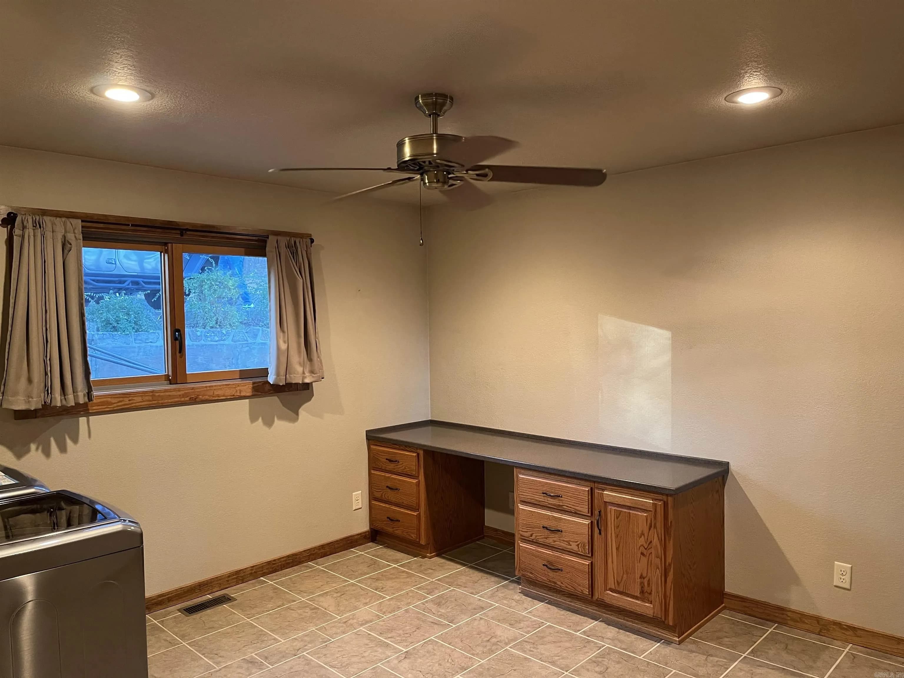 Property at 300  River bluff - Image 11