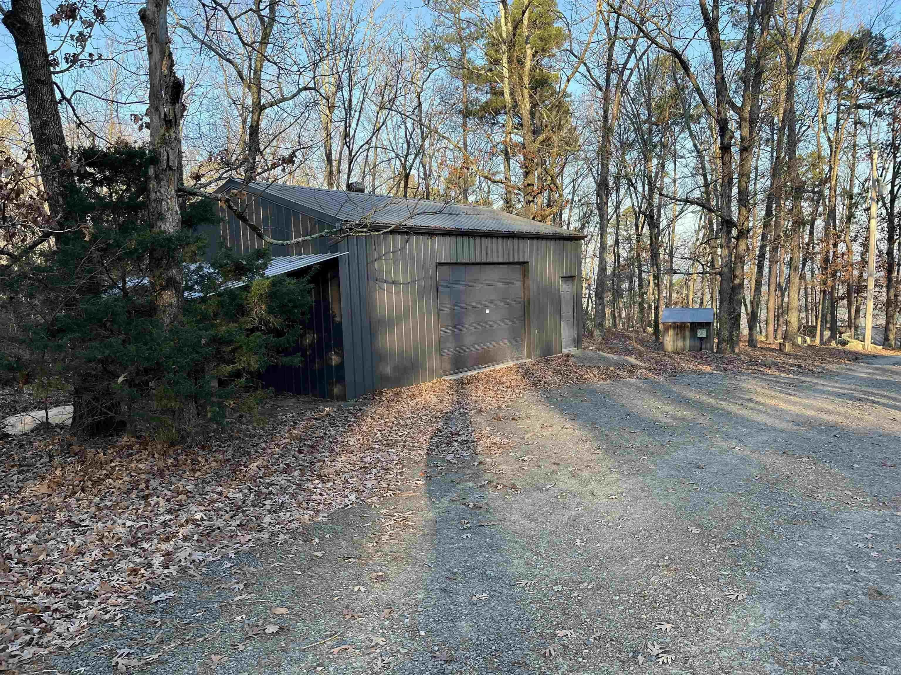 Property at 300  River bluff - Image 47