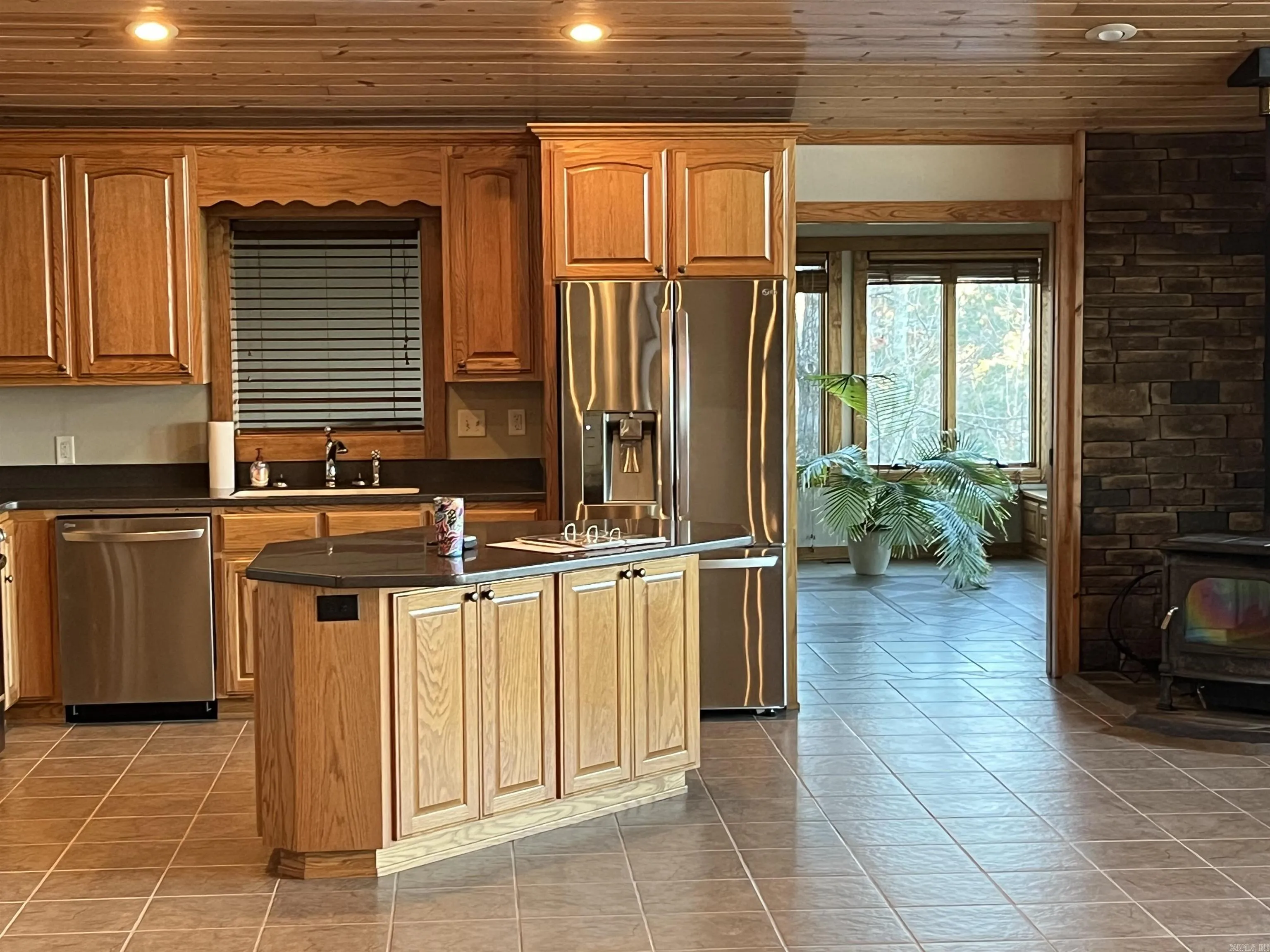 Property at 300  River bluff - Image 32