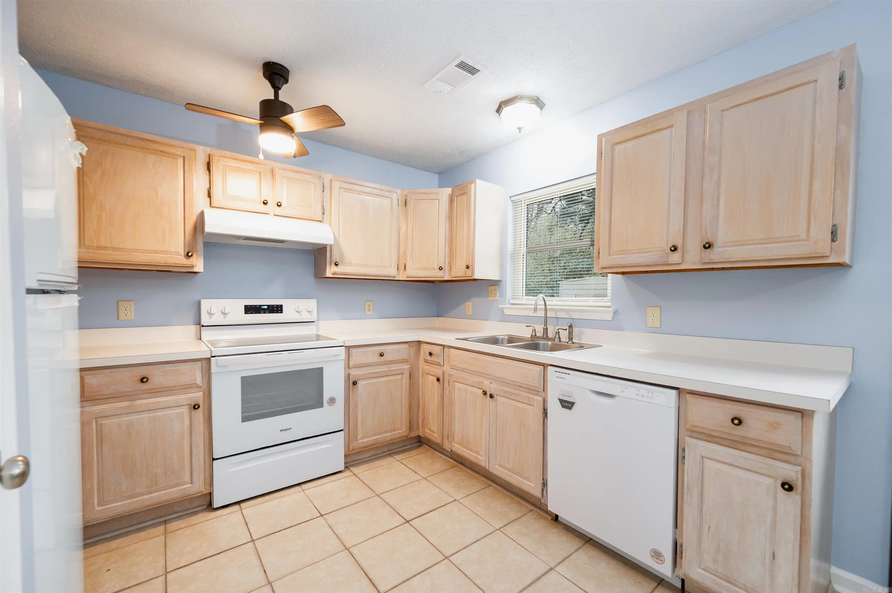 Property at 109  Independence - Image 8