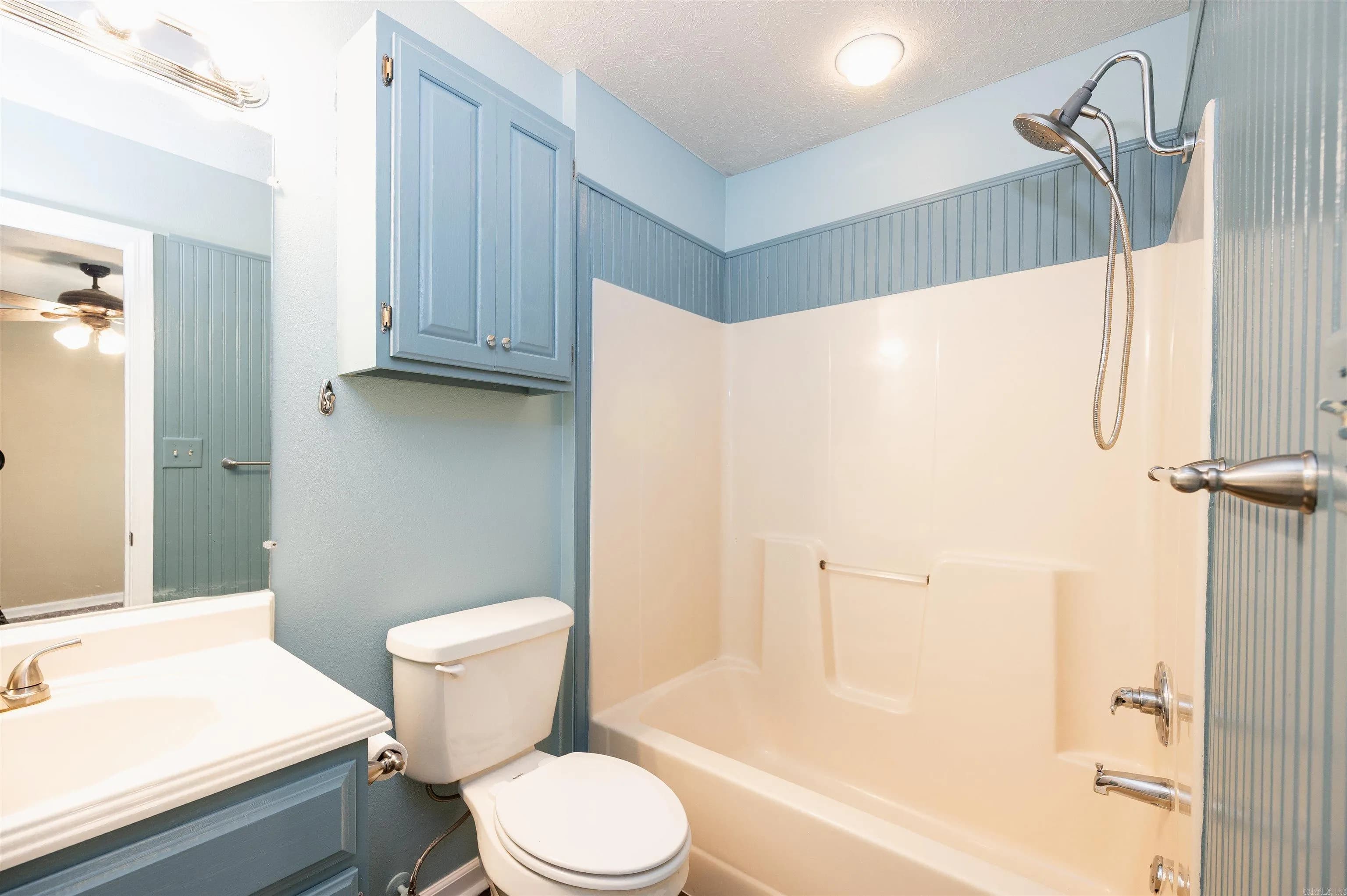 Property at 109  Independence - Image 12