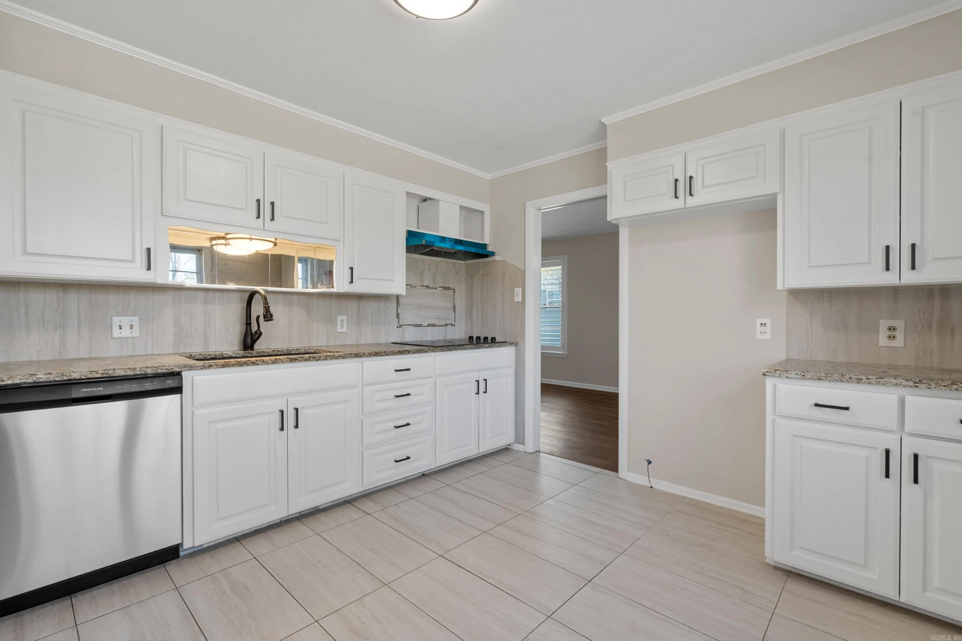 Property at 104  Pinecrest - Image 16
