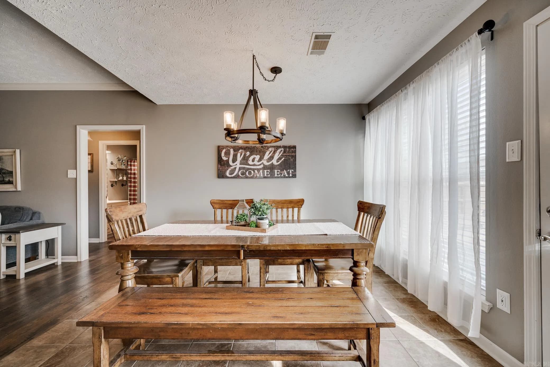 Property at 2805  Makenzie - Image 10
