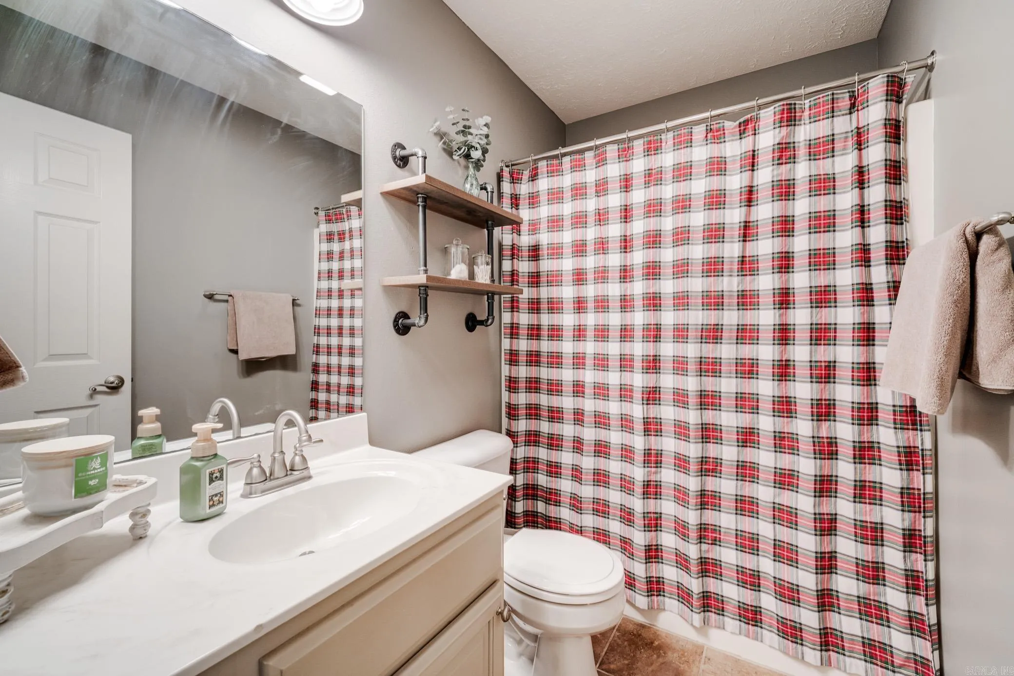 Property at 2805  Makenzie - Image 20