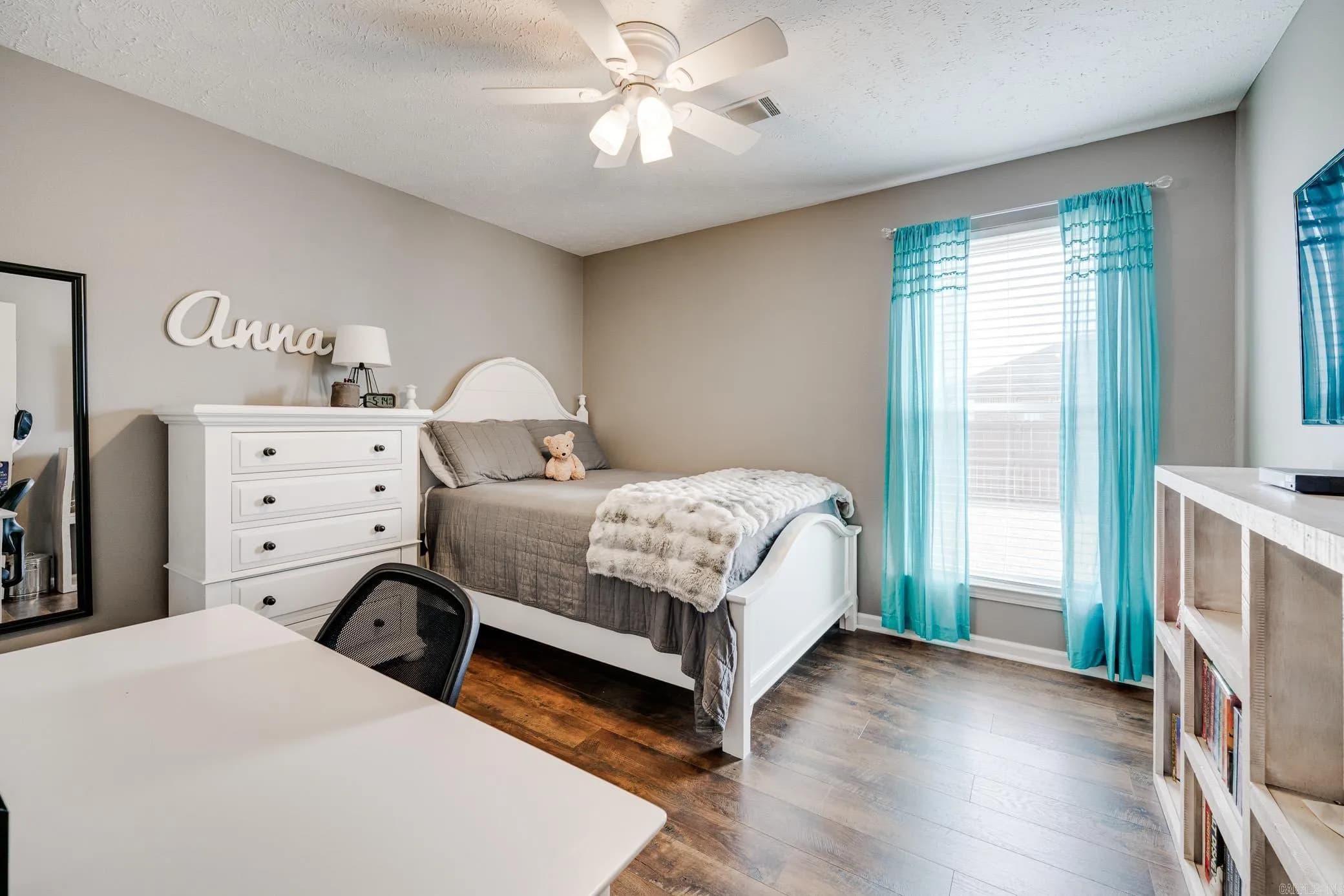 Property at 2805  Makenzie - Image 18