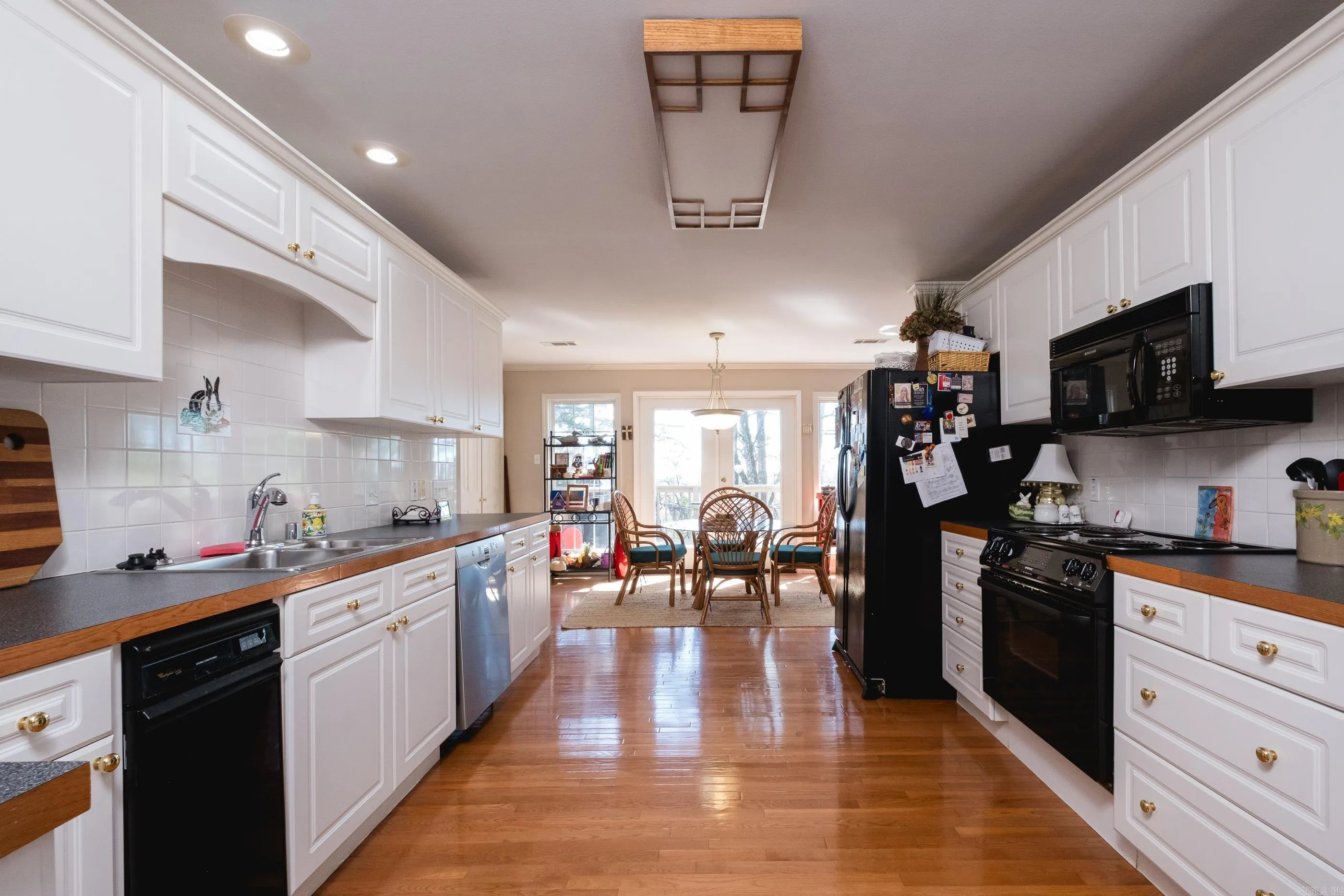 Property at 3710  Doral - Image 15