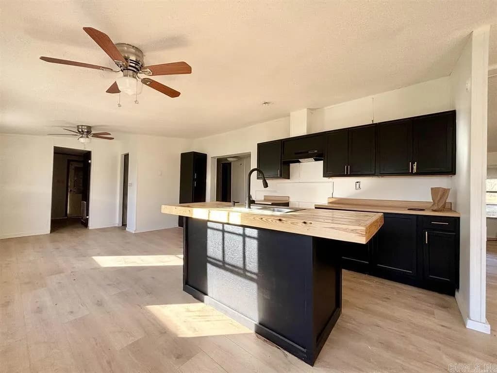 Property at 602 W 2nd - Image 3