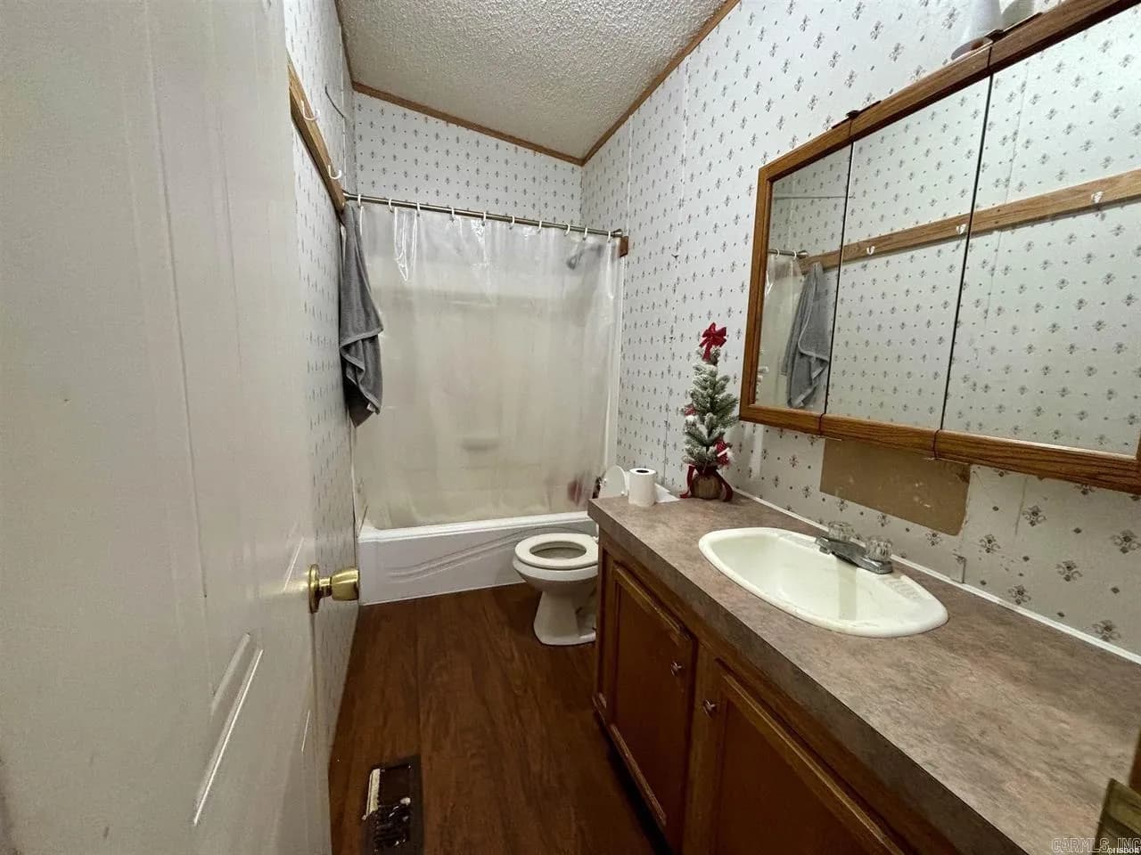 Property at 601 W 3rd - Image 7